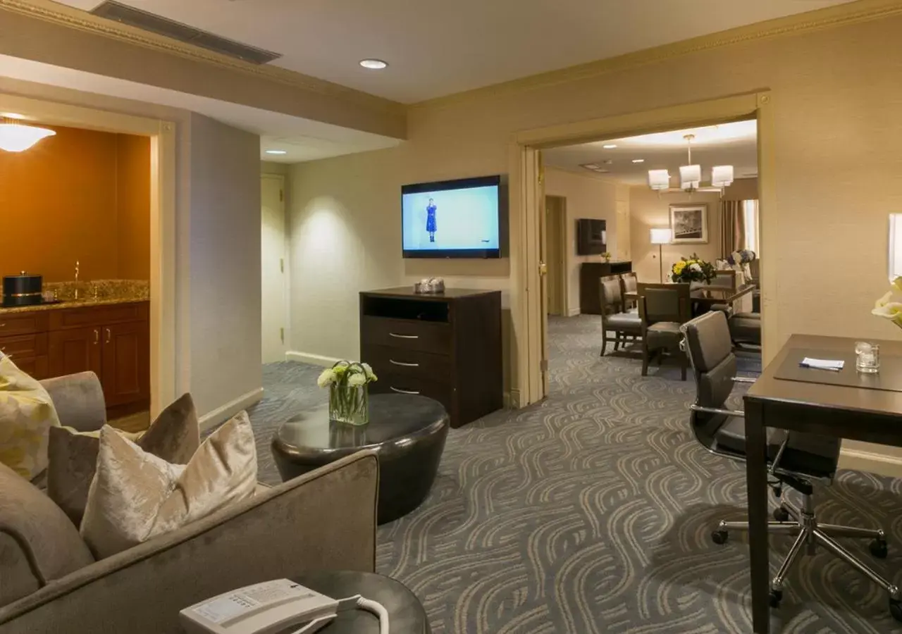 Living room, Seating Area in Robert Treat Hotel