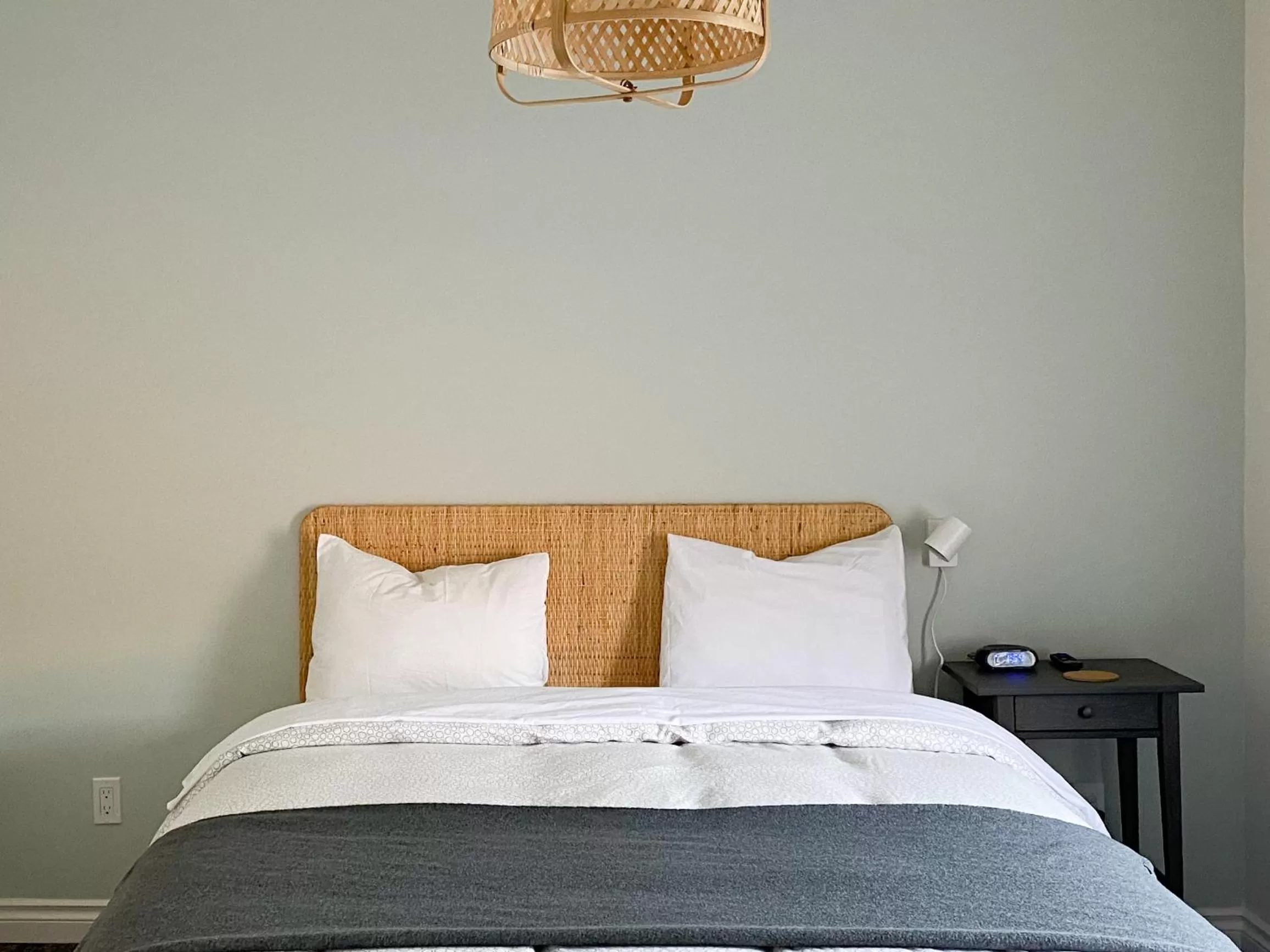 Bed in The Bayview Motel - Fort Frances, ON - Lakeside Motel