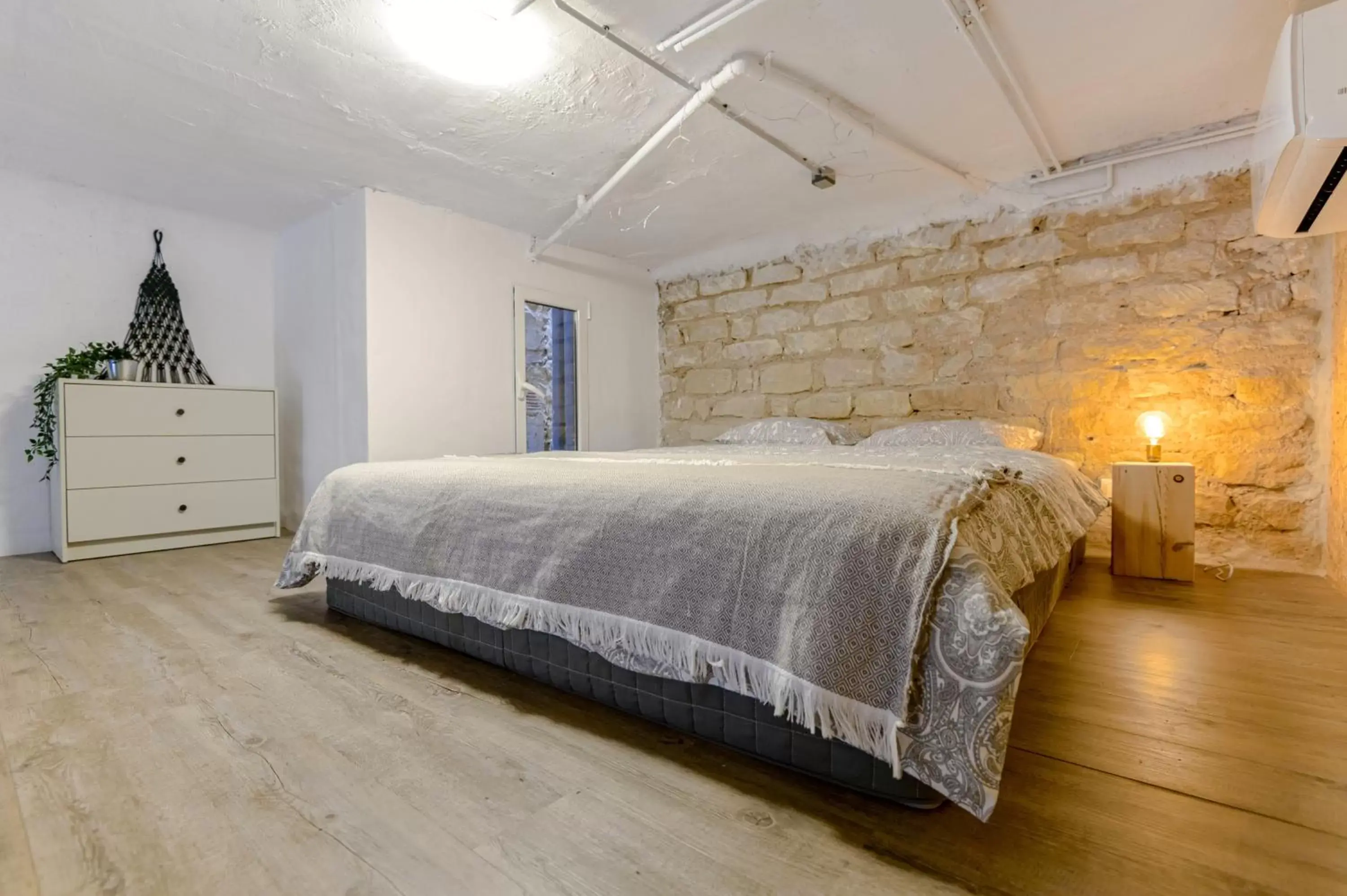 Bed in Soho Boho Apartments - with sunny rooftop terrace and fiber optic internet