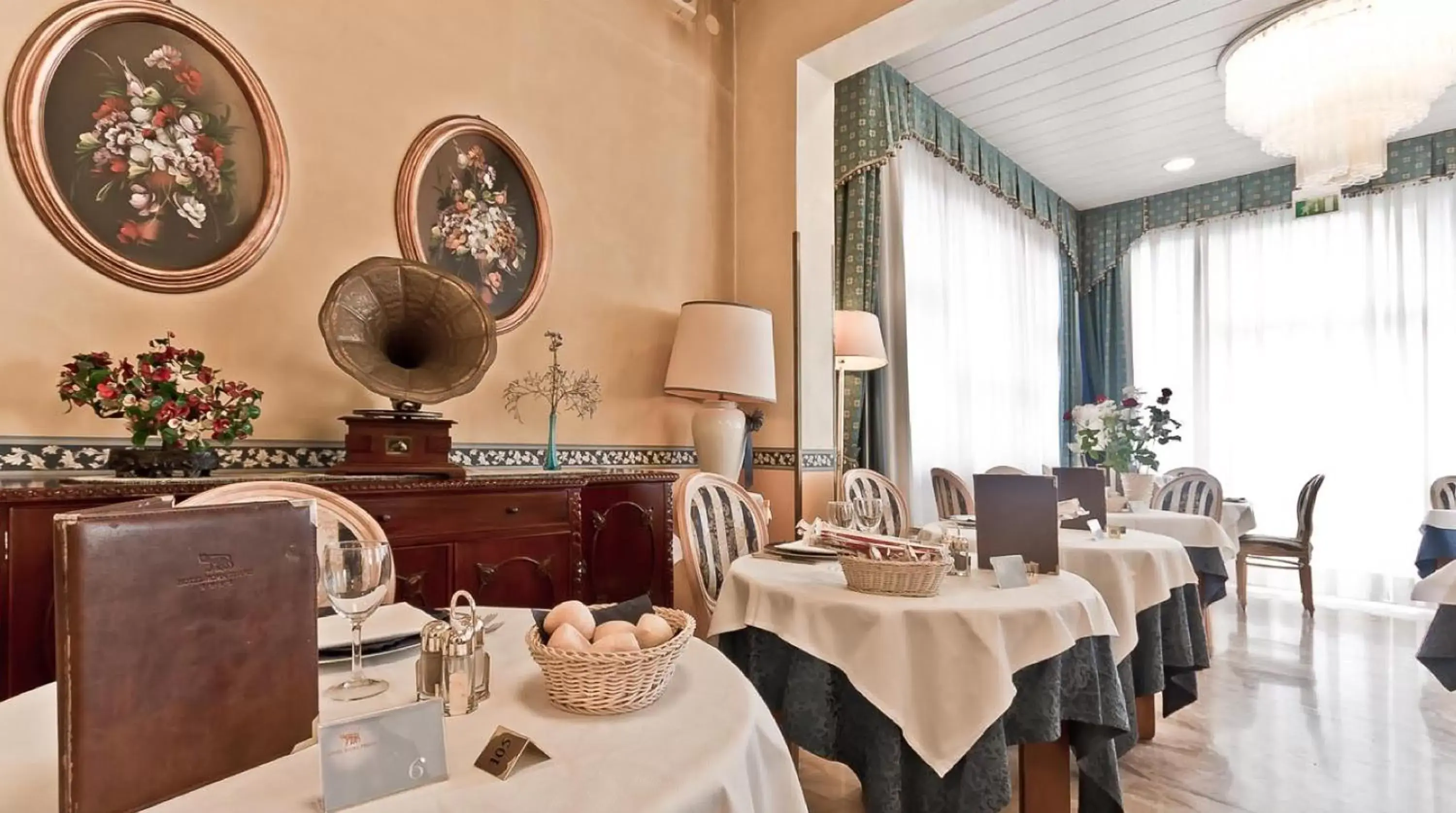 Restaurant/Places to Eat in Hotel Terme Roma