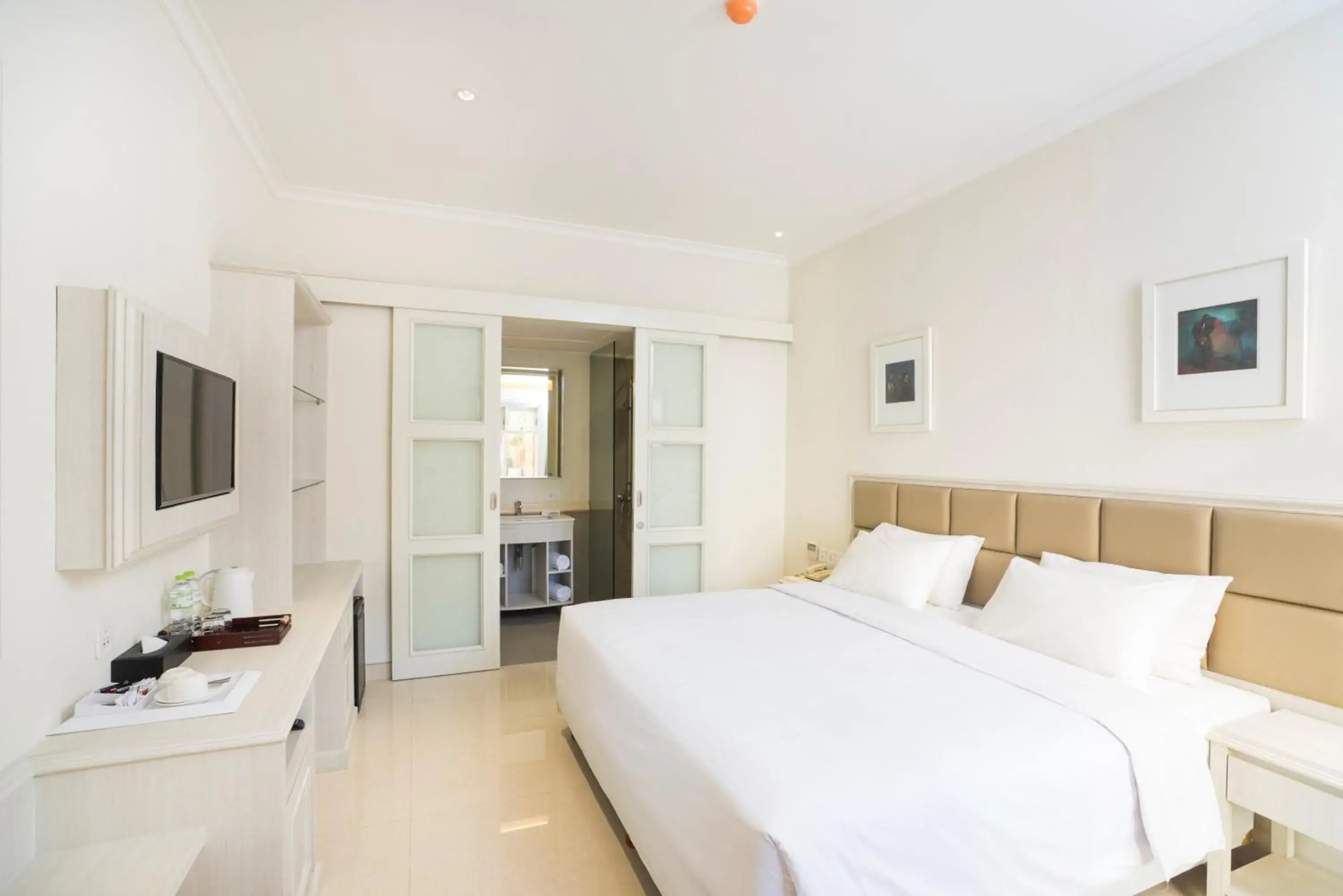 Bedroom in Alron Hotel Kuta Powered by Archipelago