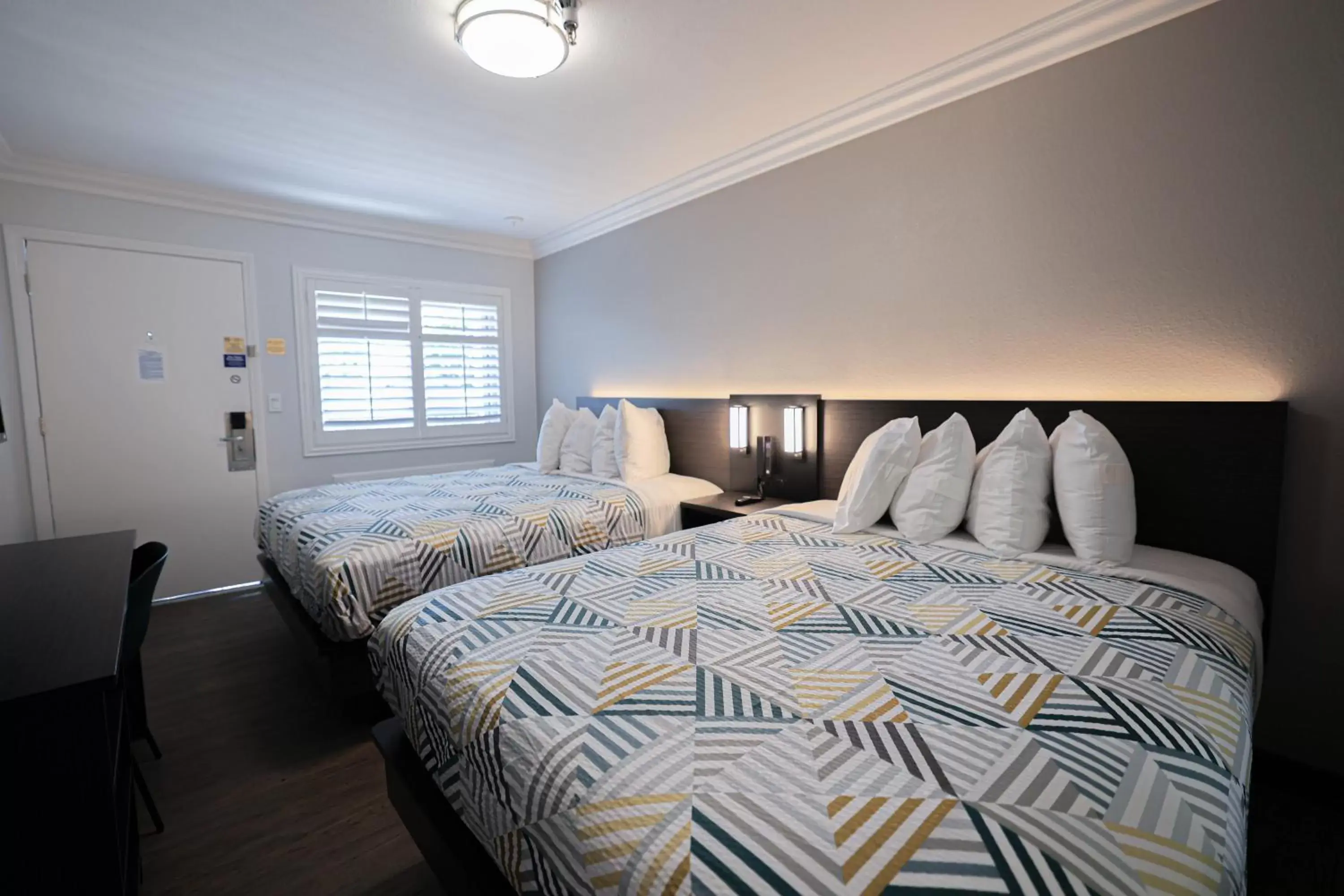 Bed in Motel 6, Tustin, Orange County-CA Bed in Motel 6, Tustin, Orange County-CA