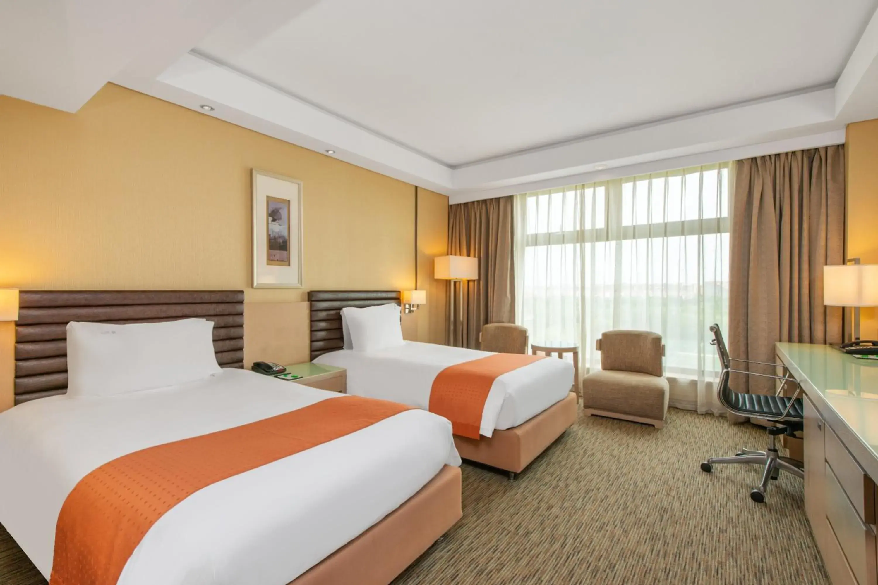 Photo of the whole room, Bed in Qingdao Parkview Holiday Hotel