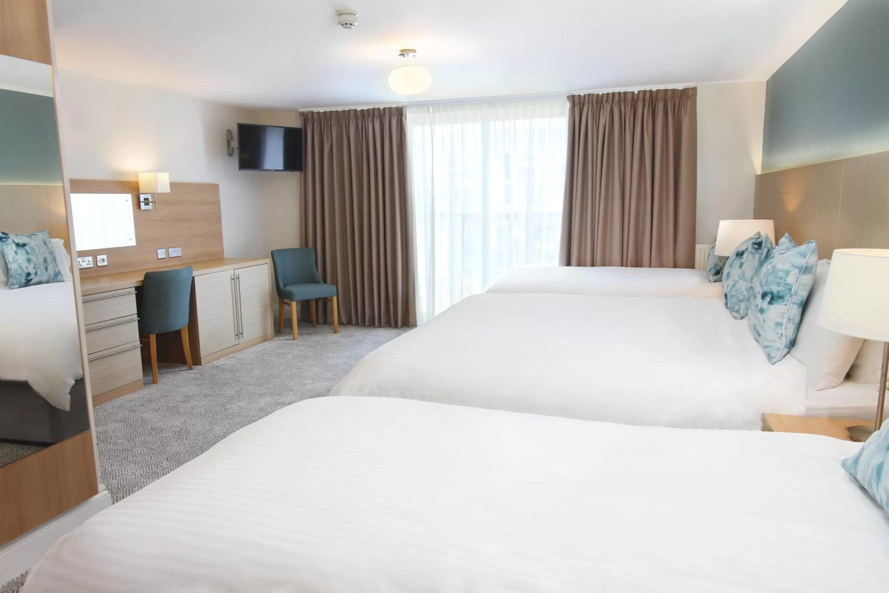 Bedroom, Bed in Esplanade Hotel