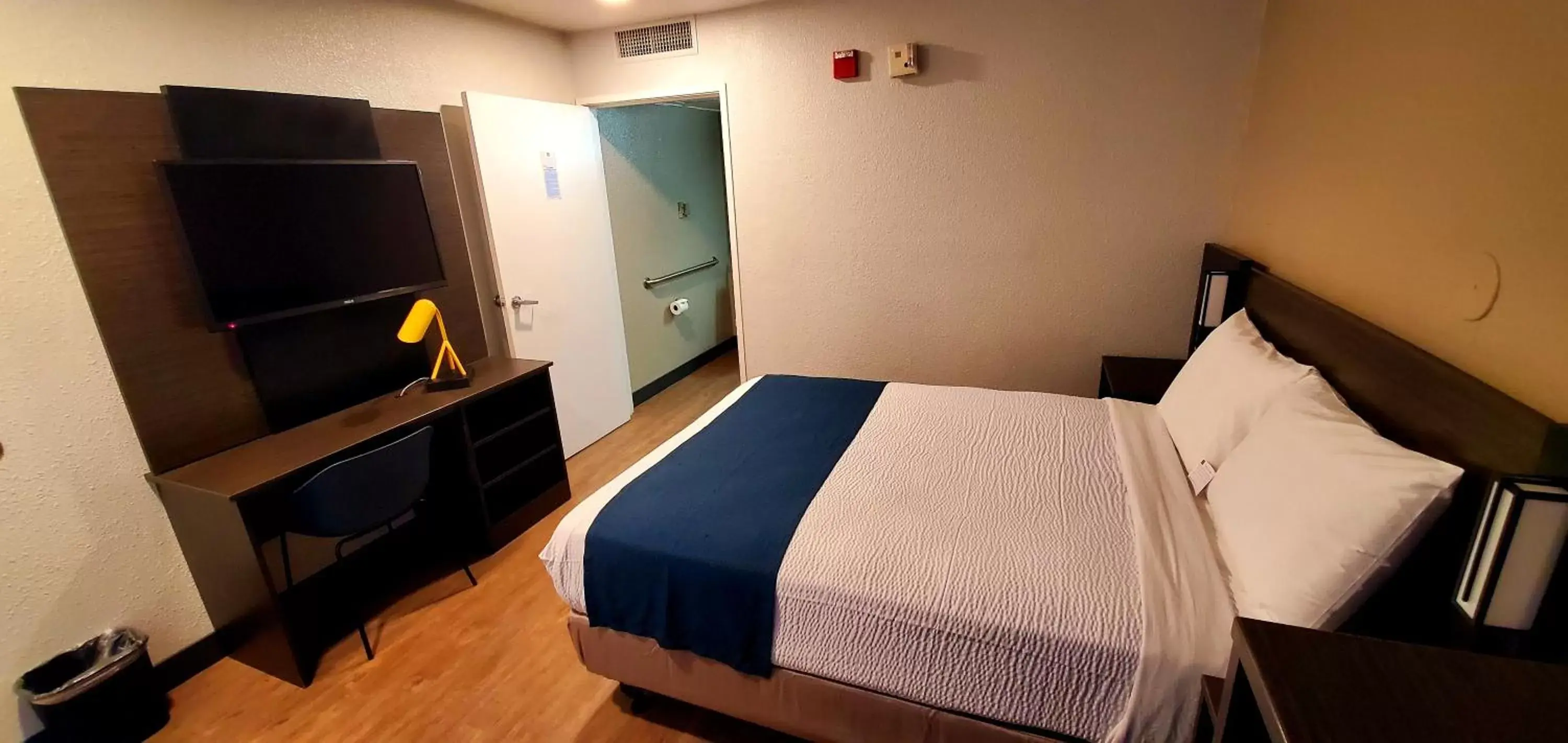 Photo of the whole room, Bed in Motel 6-Palmdale, CA