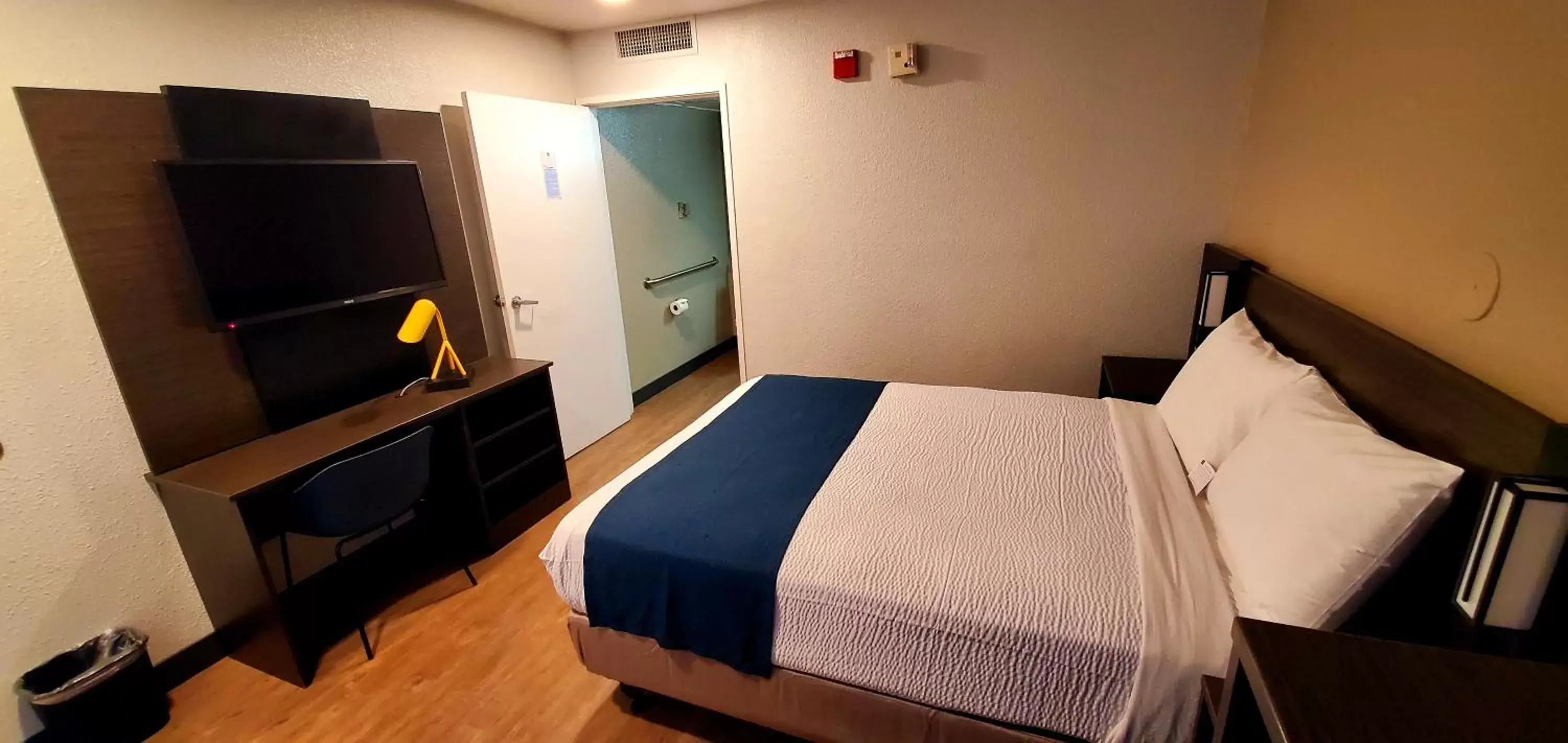 Queen Room - single occupancy - Disability Access - Roll in Shower in Motel 6-Palmdale, CA Queen Room - single occupancy - Disability Access - Roll in Shower in Motel 6-Palmdale, CA