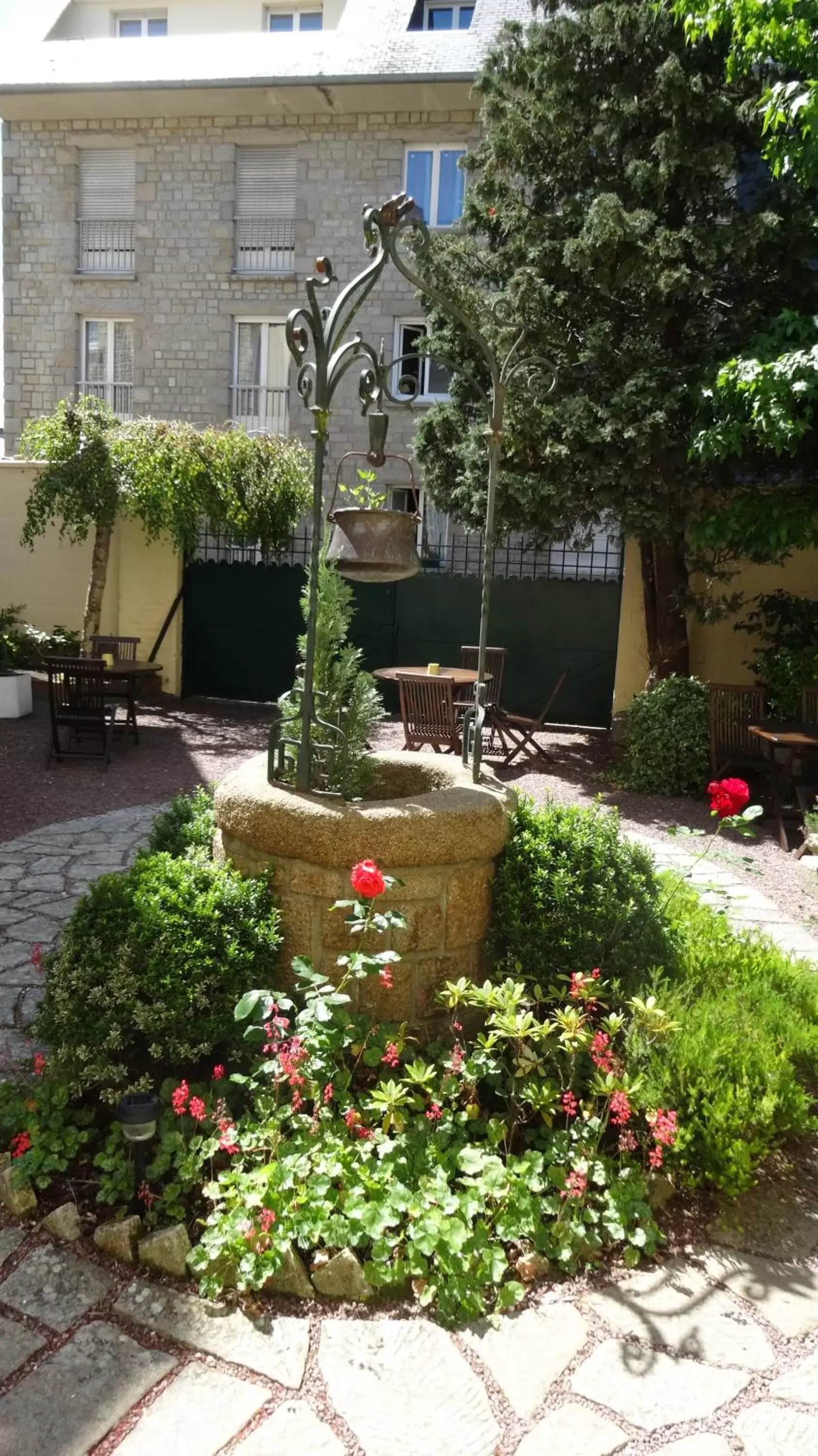 Garden in Best Western Hôtel Montgomery