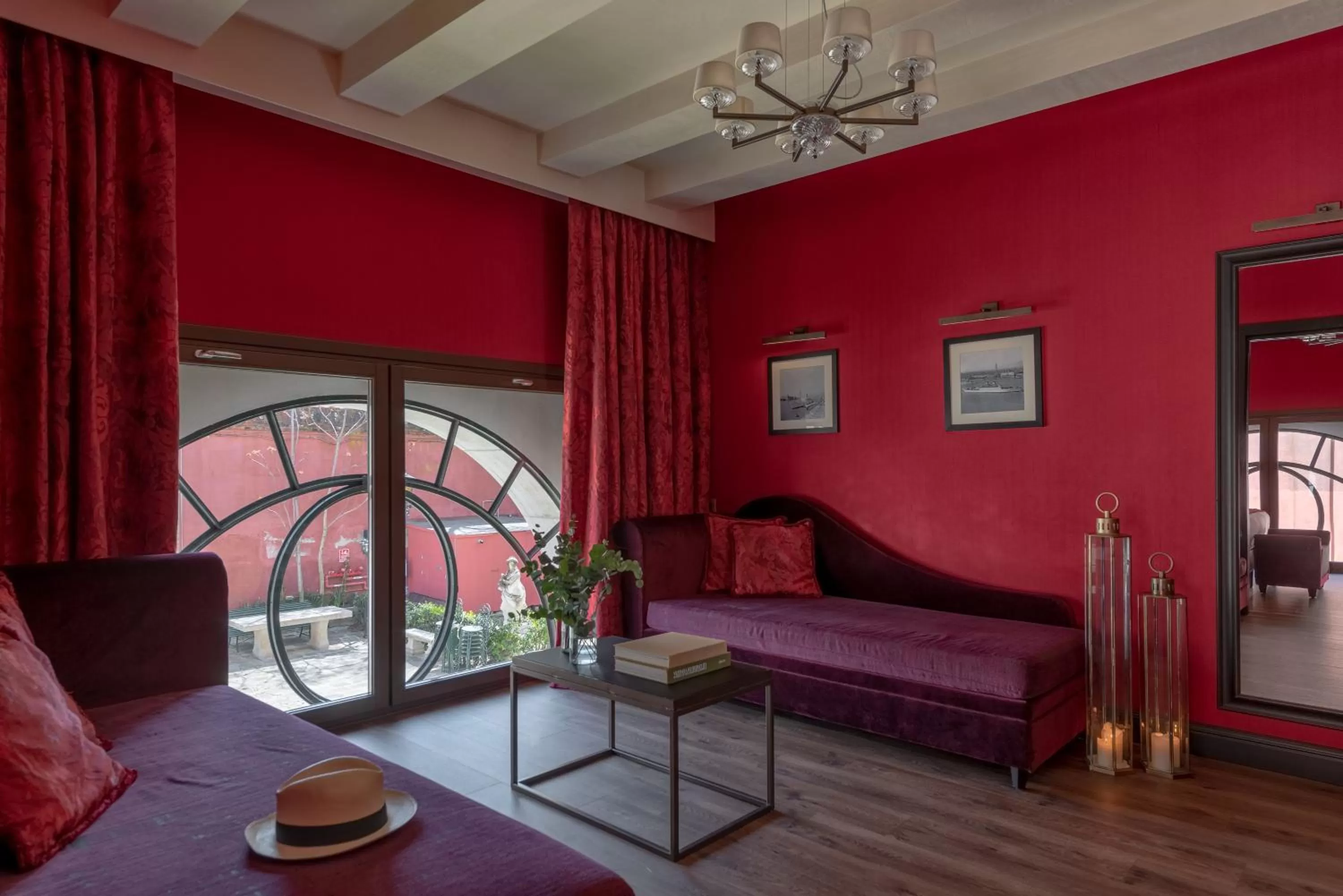View (from property/room), Bed in Palazzo Veneziano - Venice Collection