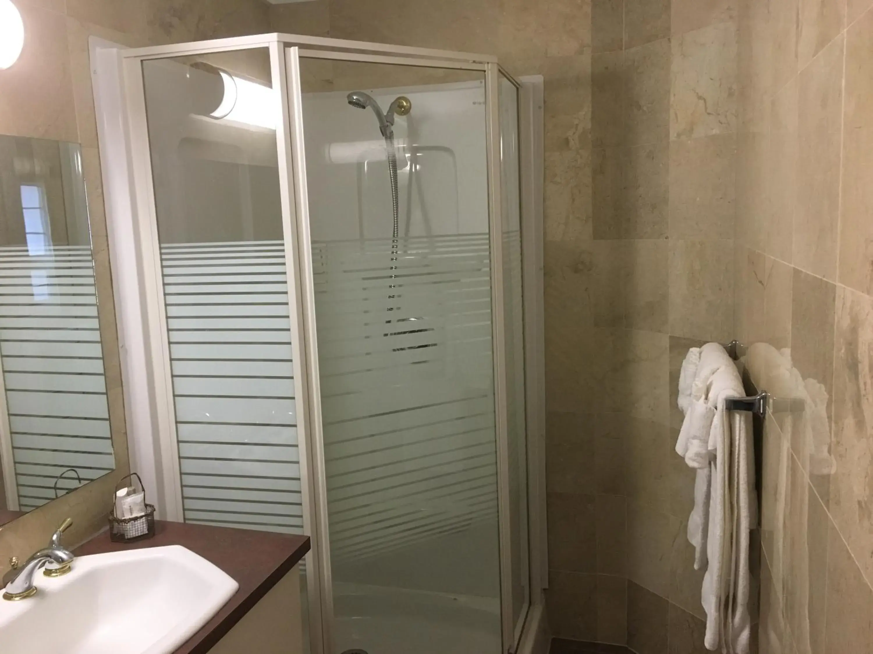 Shower, Bathroom in North Bay Inn