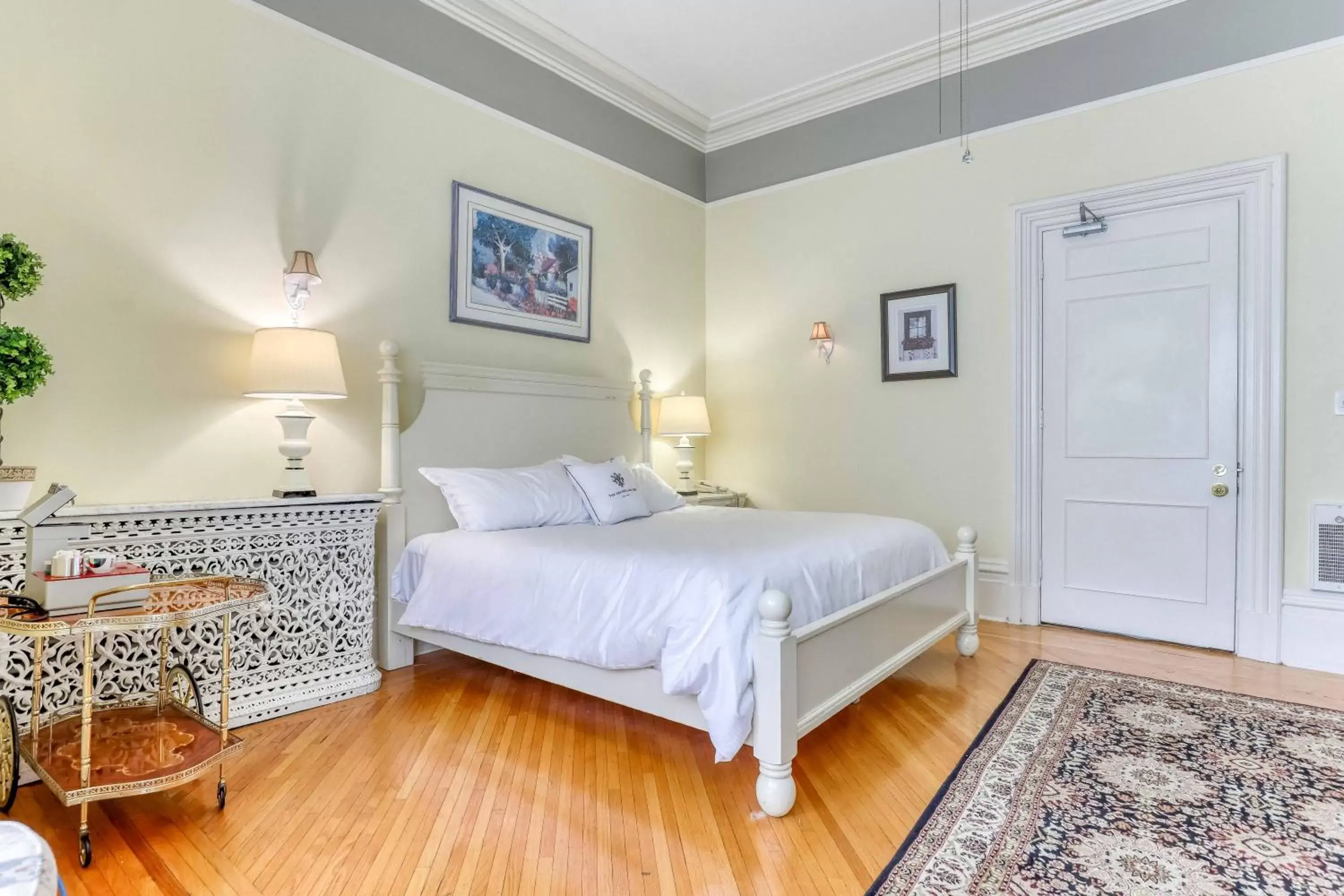 Bedroom, Bed in Hochelaga Inn