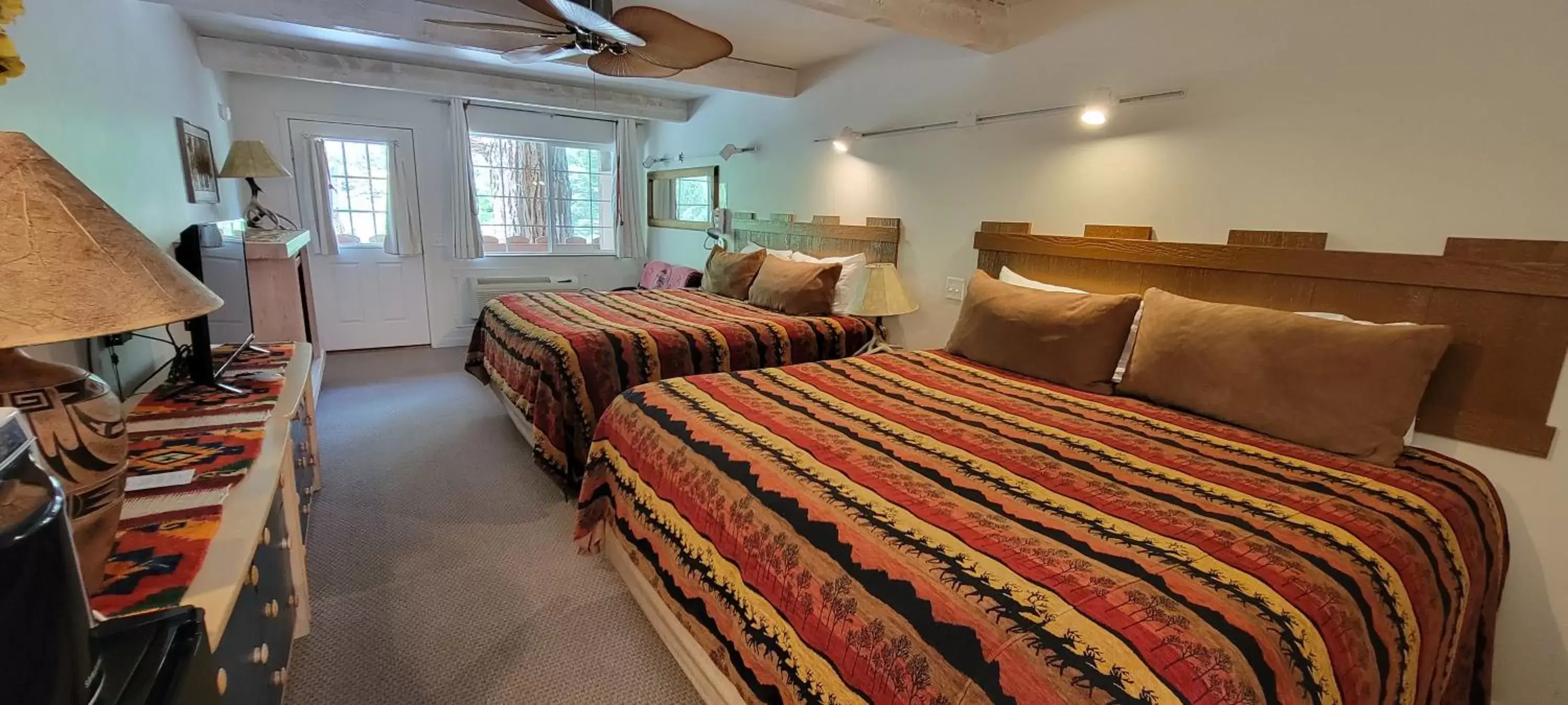 Bedroom, Bed in Hot Springs Inn
