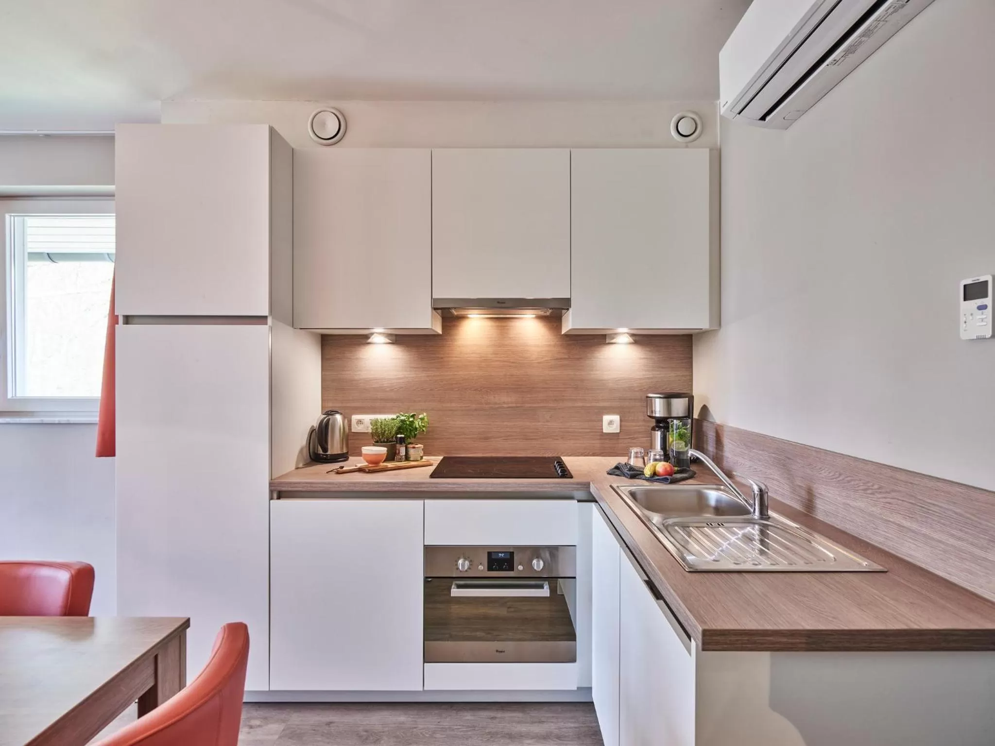 Kitchen or kitchenette, Kitchen/Kitchenette in Holiday Suites Limburg