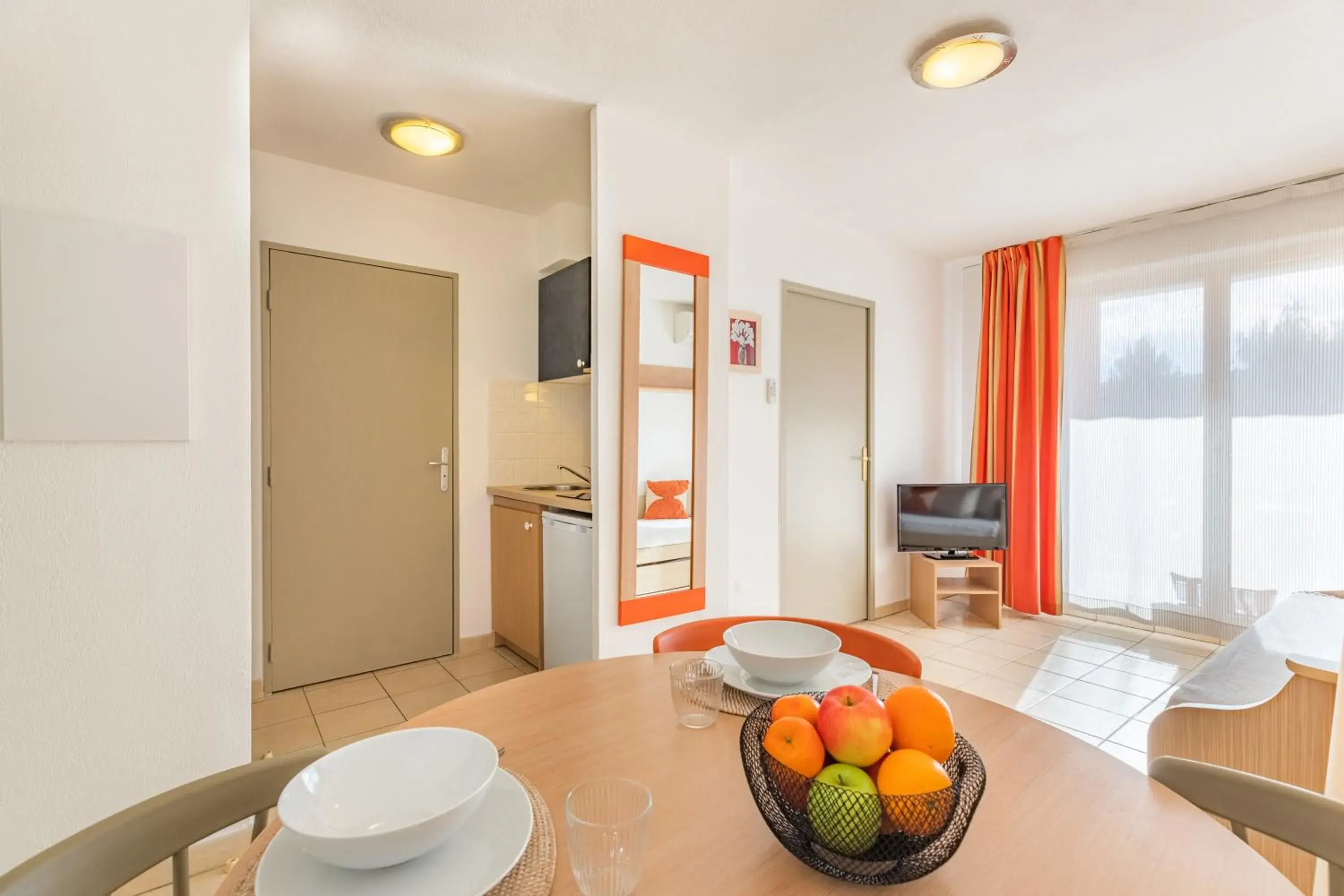 TV and multimedia, Dining Area in Appart'City Aix en Provence - La Duranne