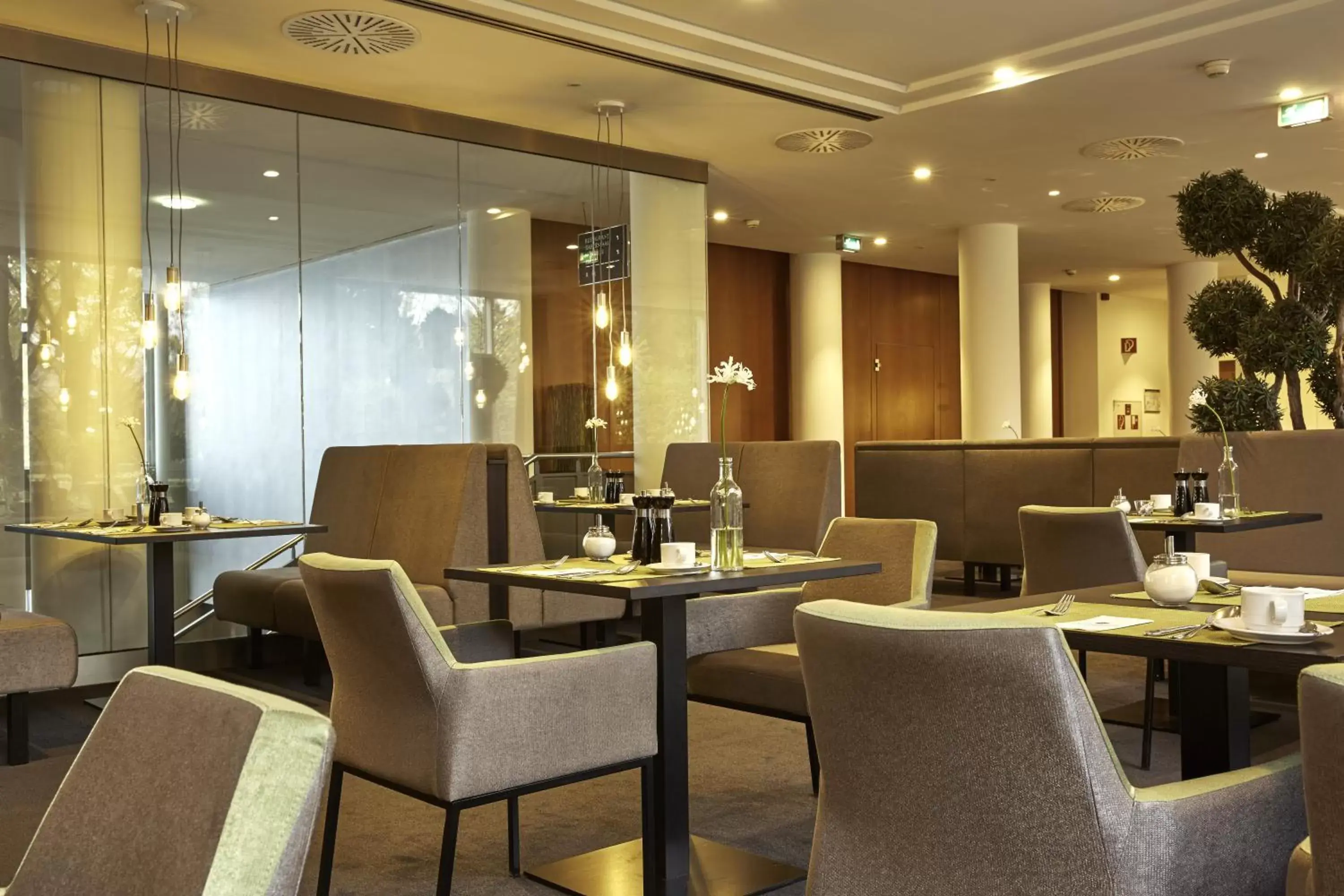 Restaurant/Places to Eat in H4 Hotel Kassel