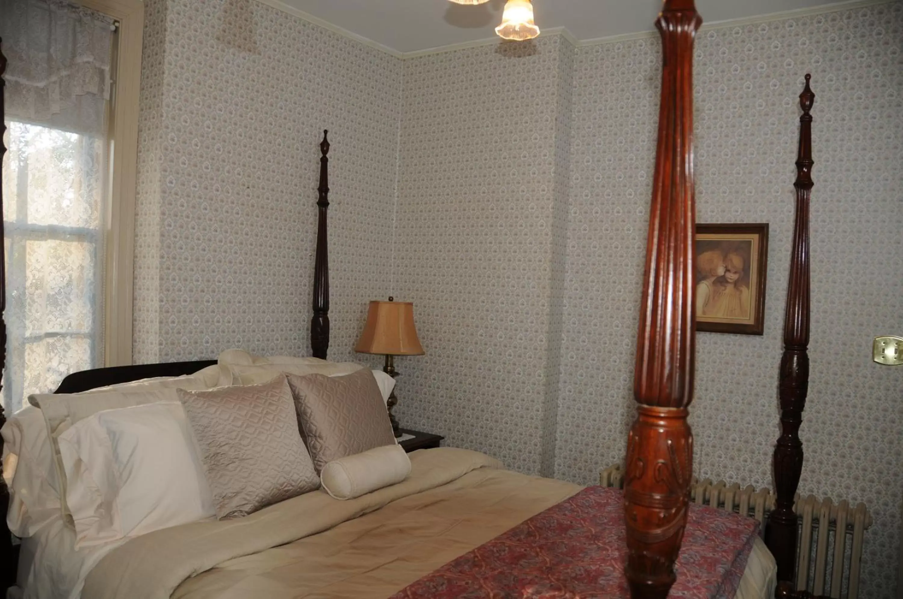 Bed in Susquehanna Manor Inn