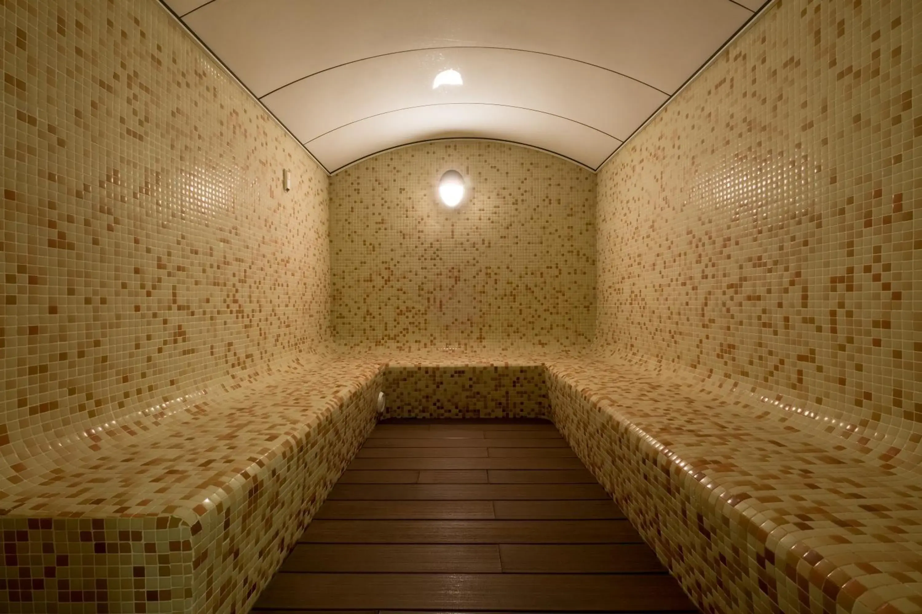 Steam room in Hotel California Palace