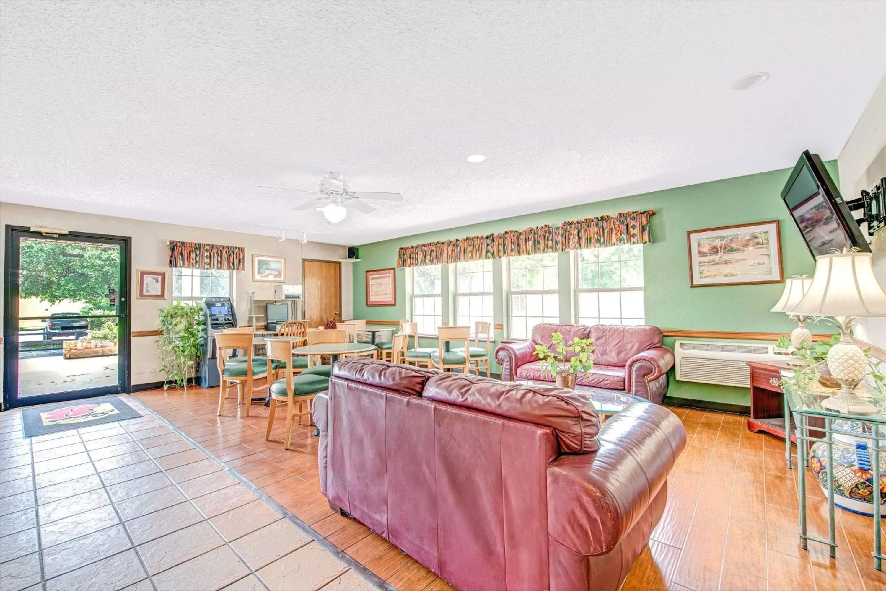 Lobby or reception in Super 8 by Wyndham San Antonio/Fiesta