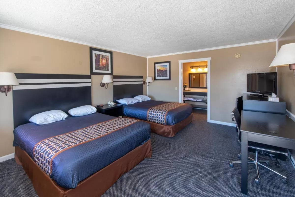 Bed in Surf Motel and Gardens