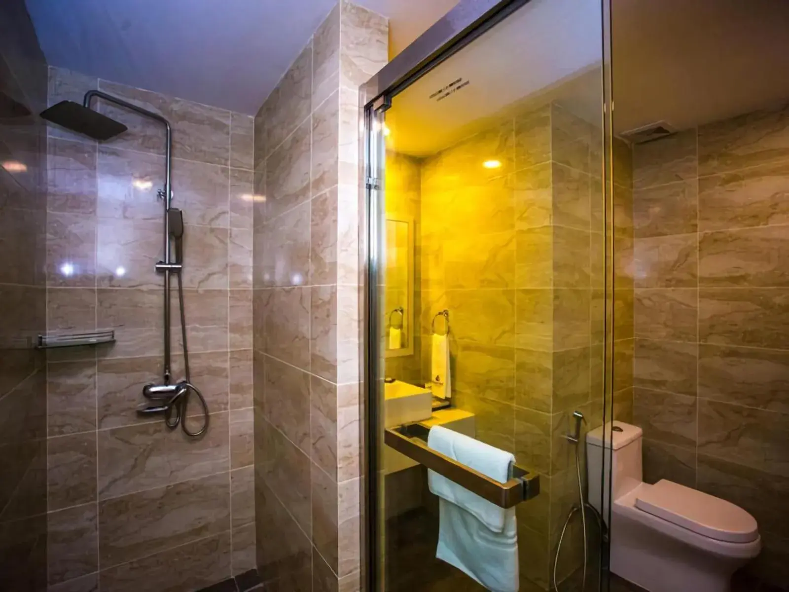 Bathroom in Austin Park Hotel