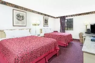 King Room with Bath Tub - Mobility Accessible/Non-Smoking in Days Inn by Wyndham Concordia King Room with Bath Tub - Mobility Accessible/Non-Smoking in Days Inn by Wyndham Concordia