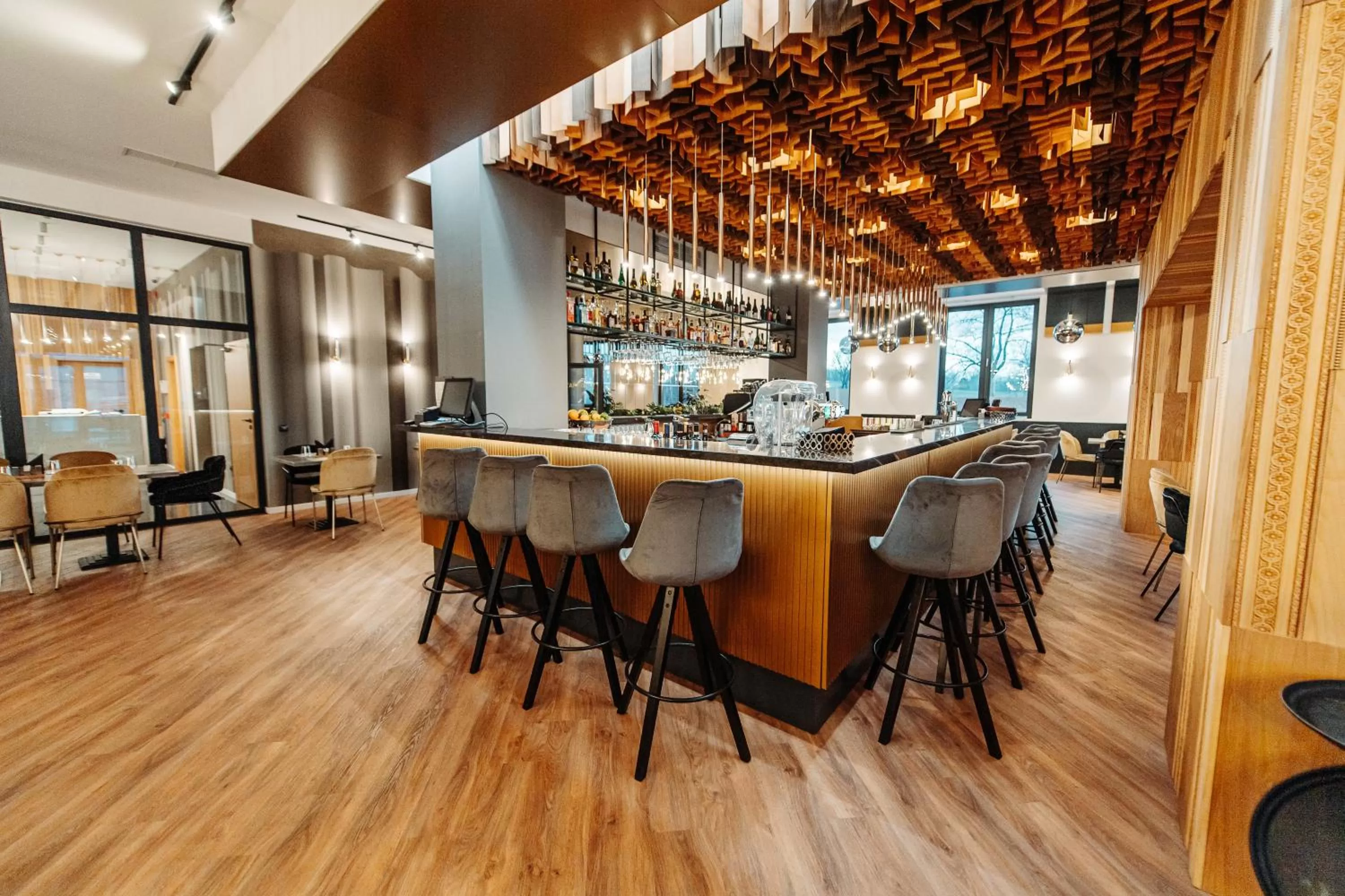 Restaurant/places to eat, Lounge/Bar in Iza Hotel