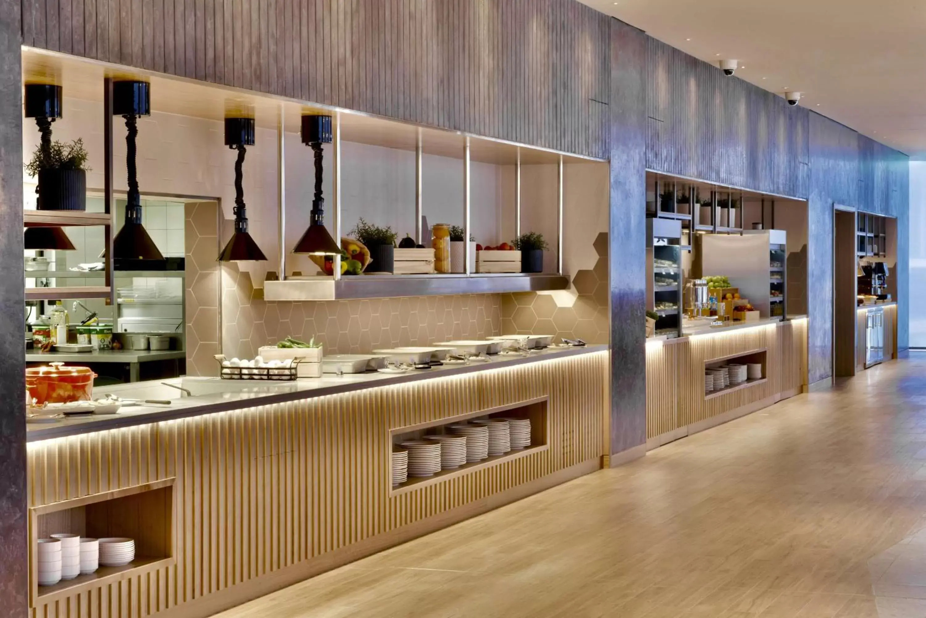 Restaurant/places to eat, Kitchen/Kitchenette in Hilton Garden Inn Bahrain Bay