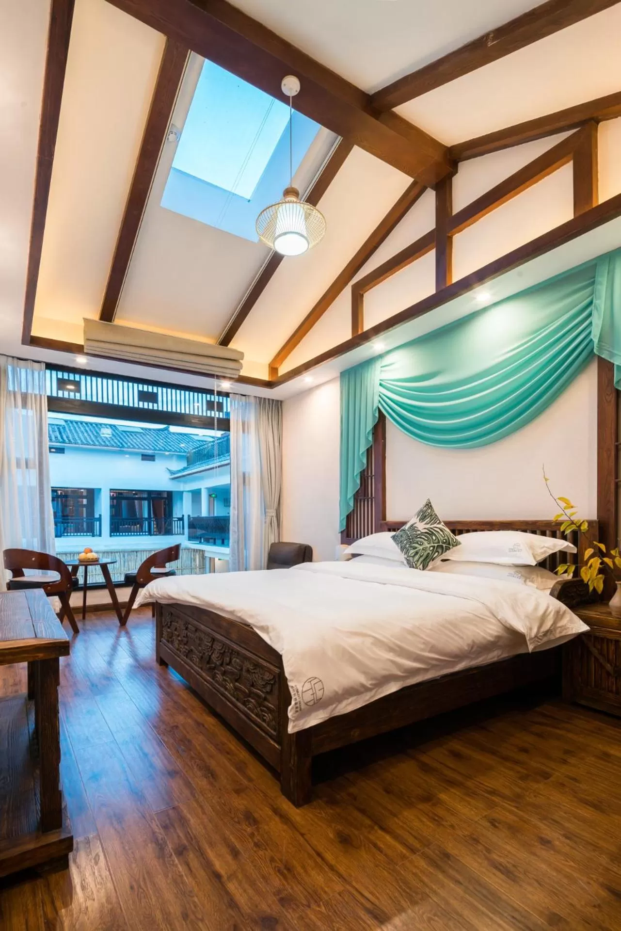 Photo of the whole room, Bed in Lijiang Gemmer Hotel