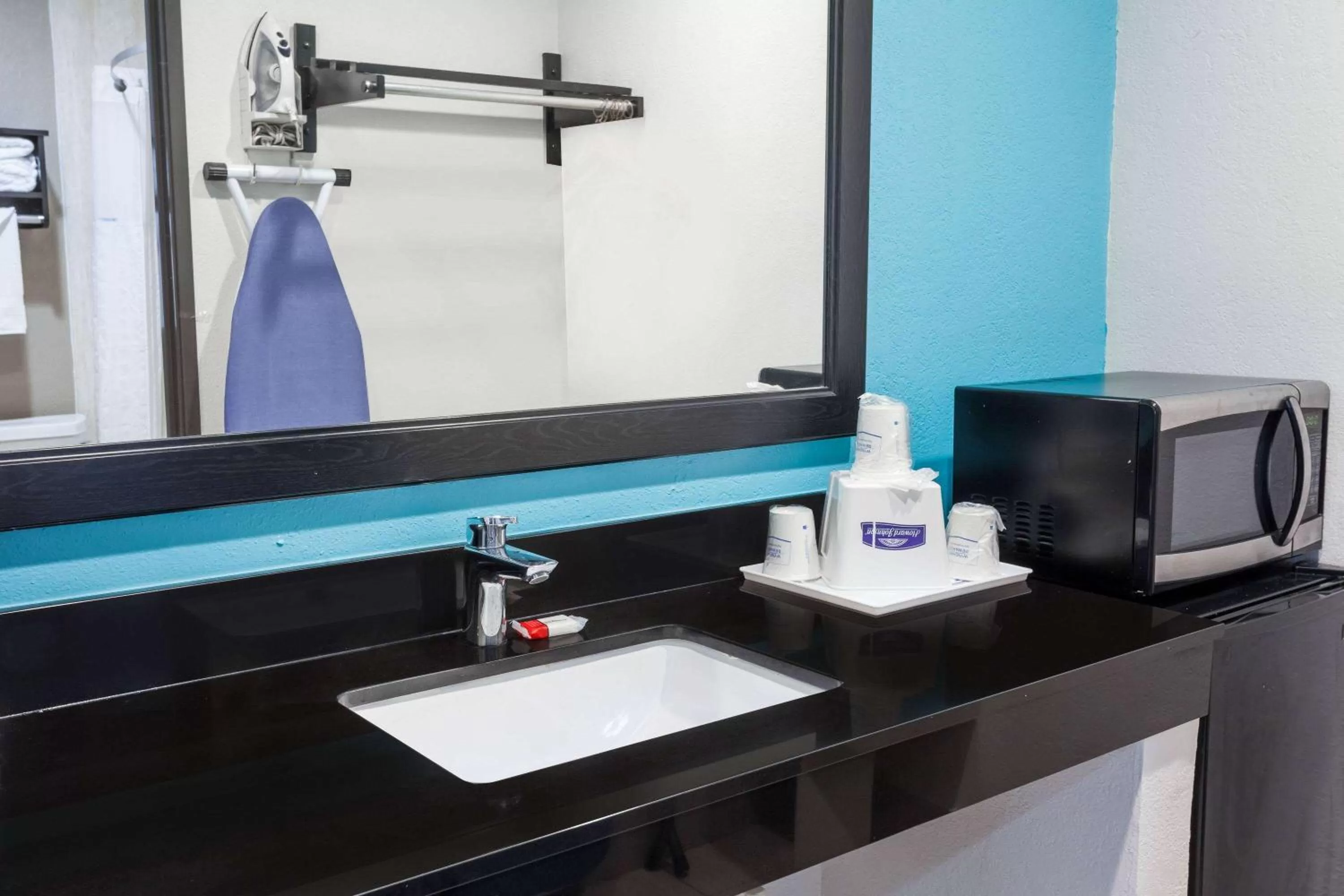 TV and multimedia in Howard Johnson by Wyndham National City/San Diego South