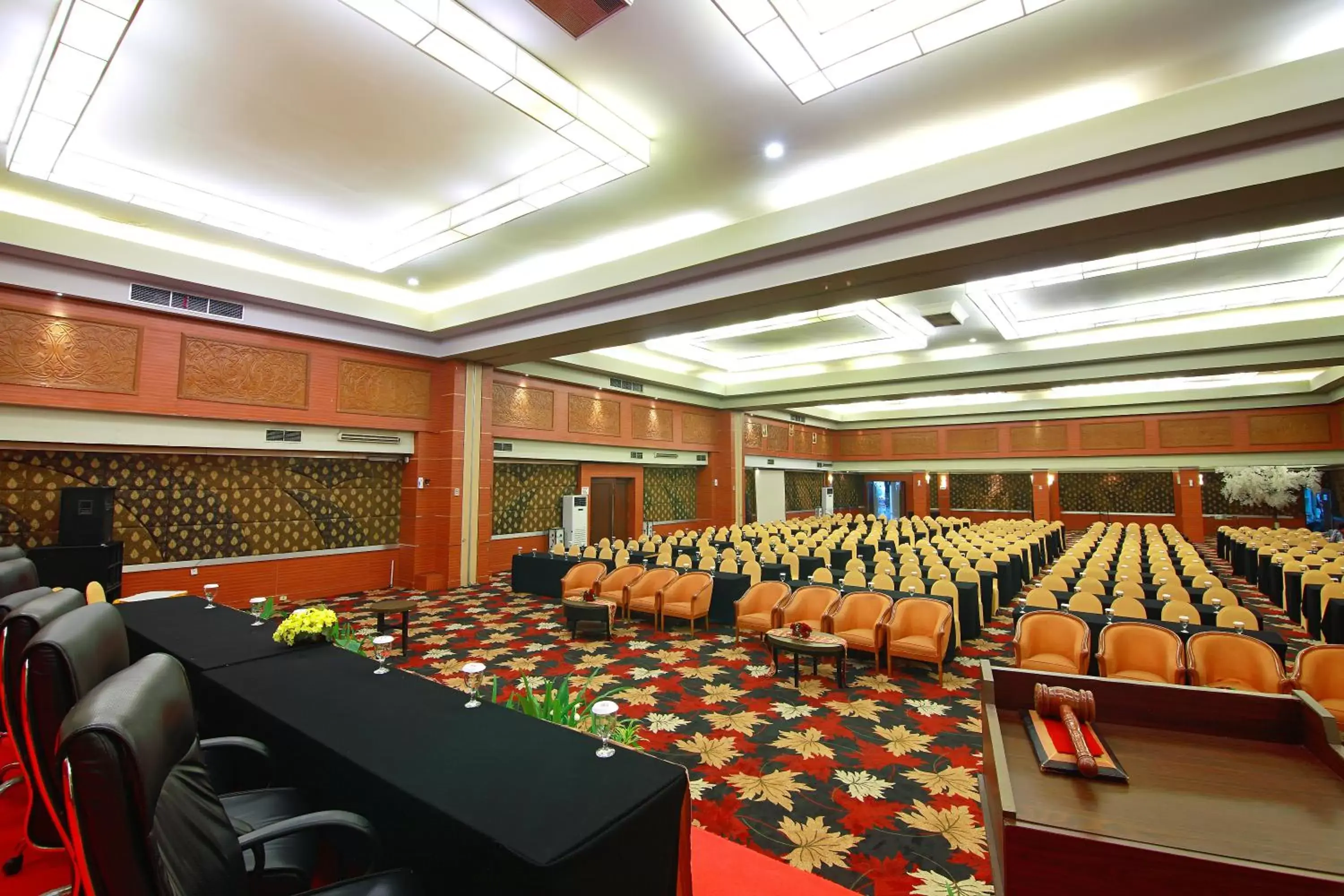 Banquet/Function facilities, Business Area/Conference Room in Pangeran Beach Hotel