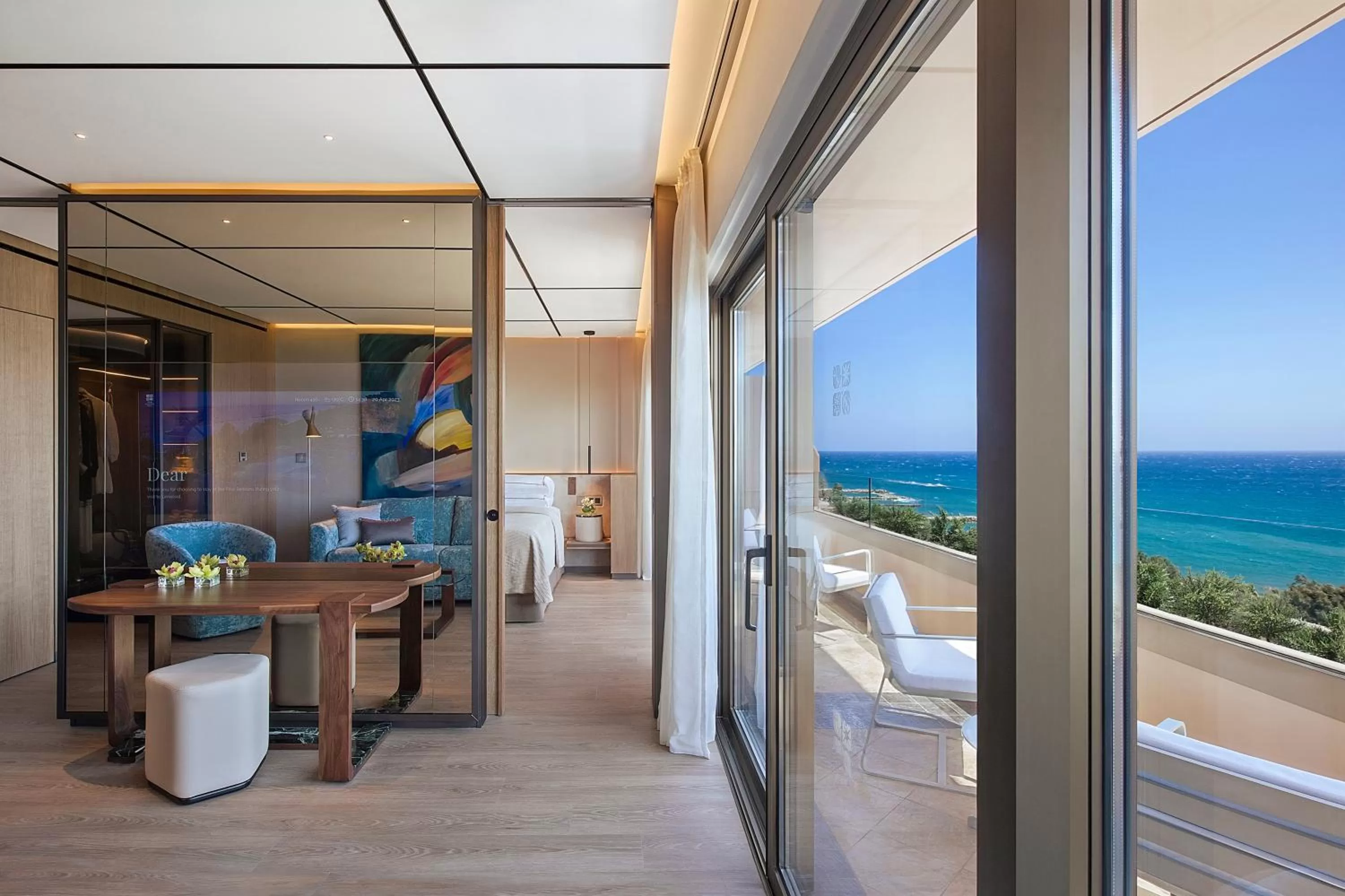 Photo of the whole room in Four Seasons Hotel