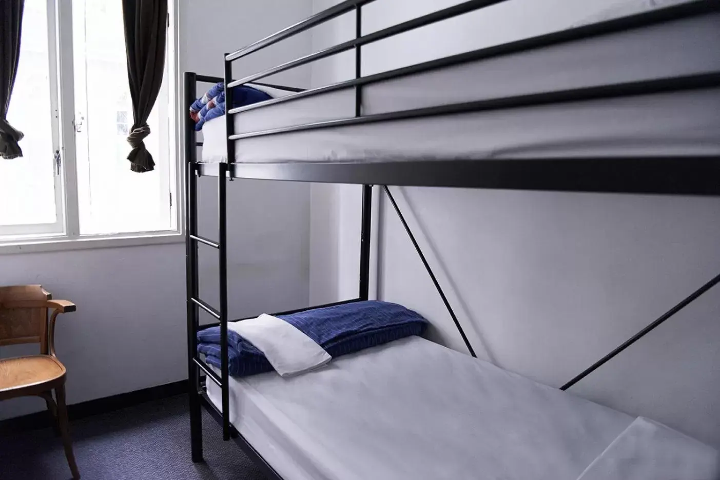 Bedroom, Bunk Bed in Maze Backpackers - Sydney