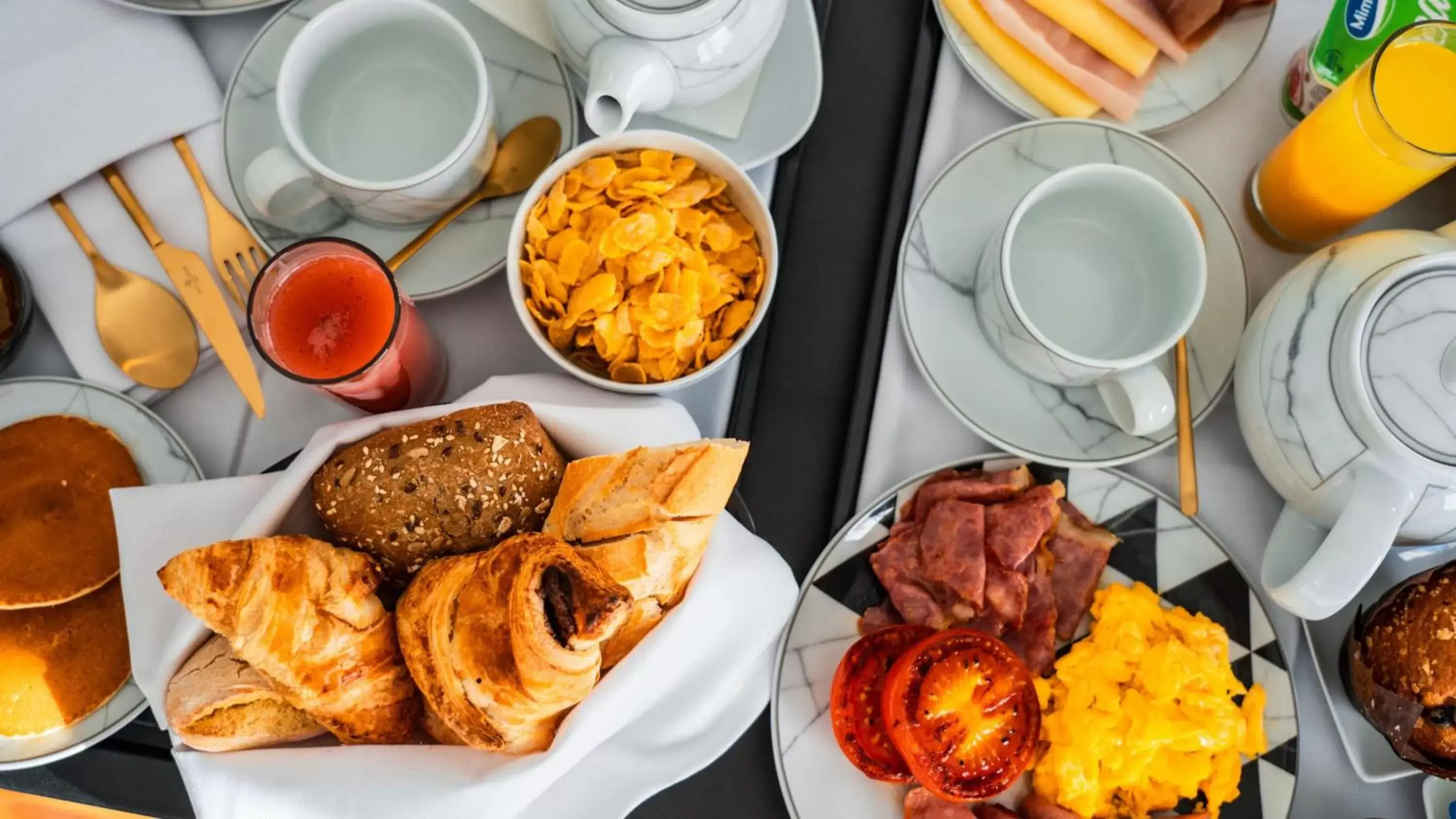 Food and drinks, Breakfast in Hills Hotel Lisboa
