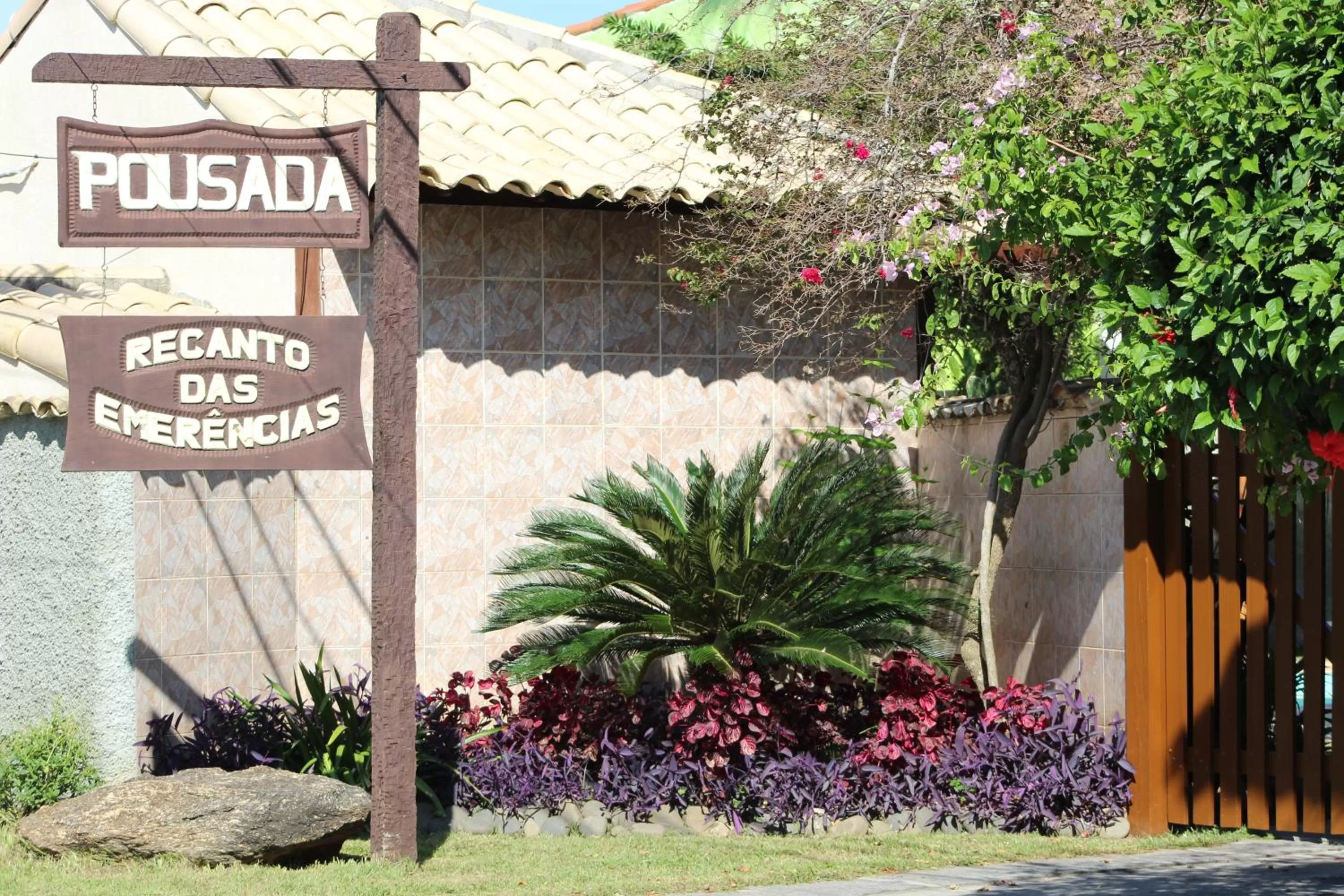 Facade/entrance, Property Logo/Sign in Pousada Recanto Das Emerências