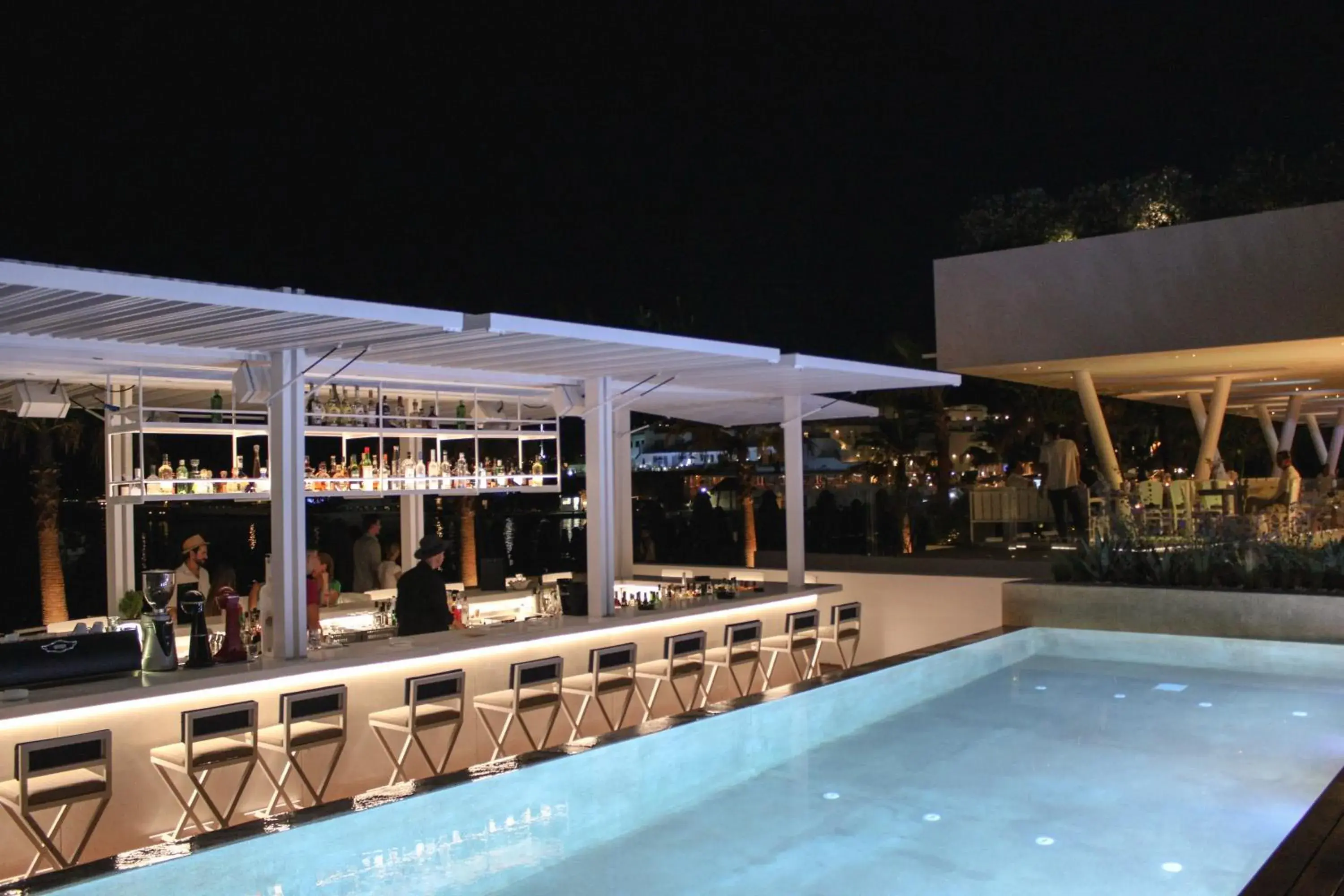 Restaurant/places to eat, Swimming Pool in Mykonos Dove Beachfront Hotel