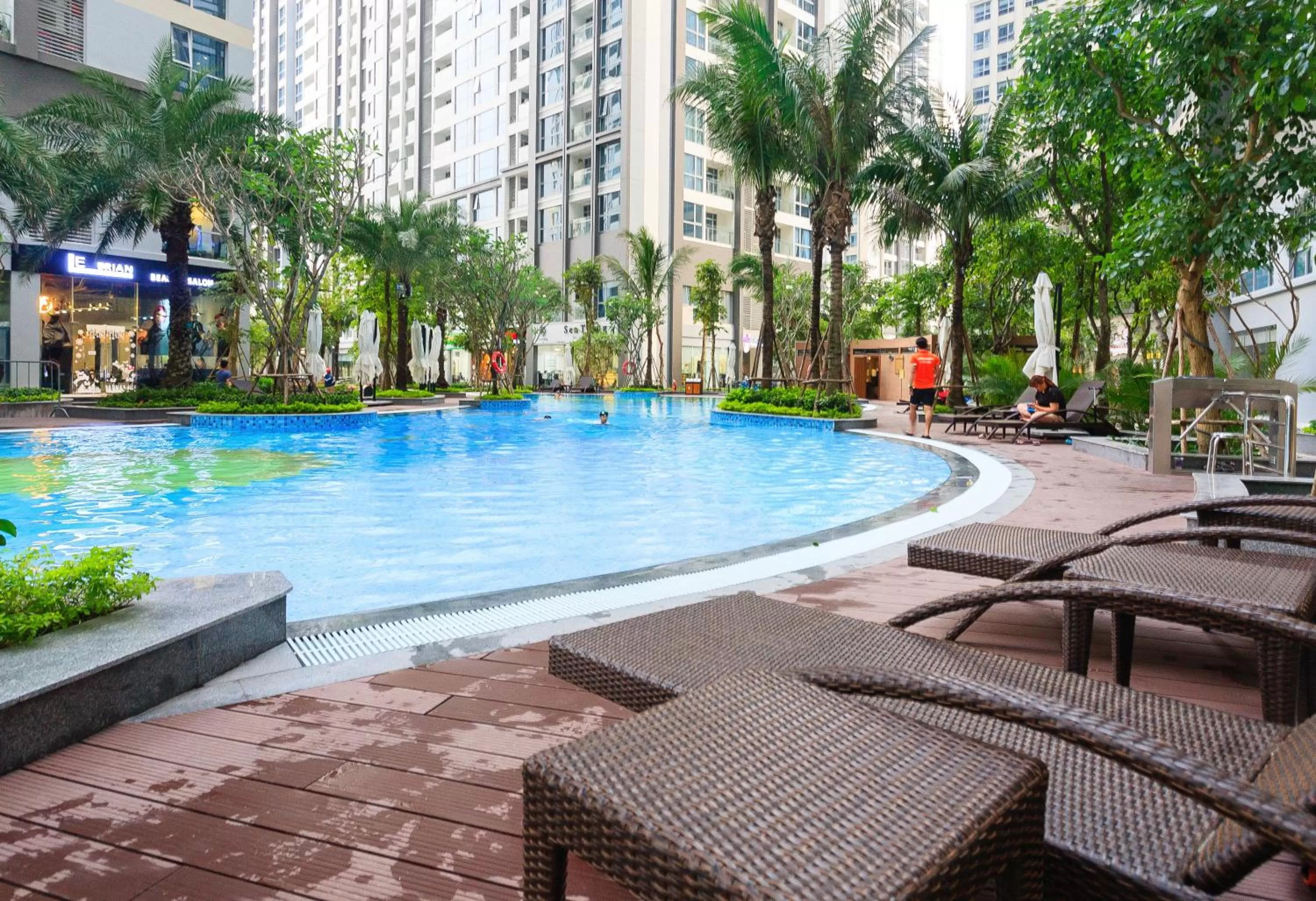 Swimming Pool in Vinhomes Central Park-Nice Homes