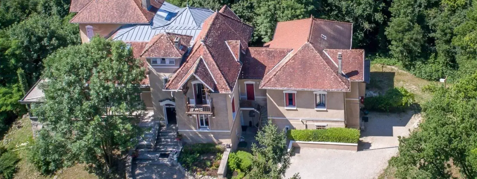 Property building, Bird's-eye View in La Garenne de Morestel