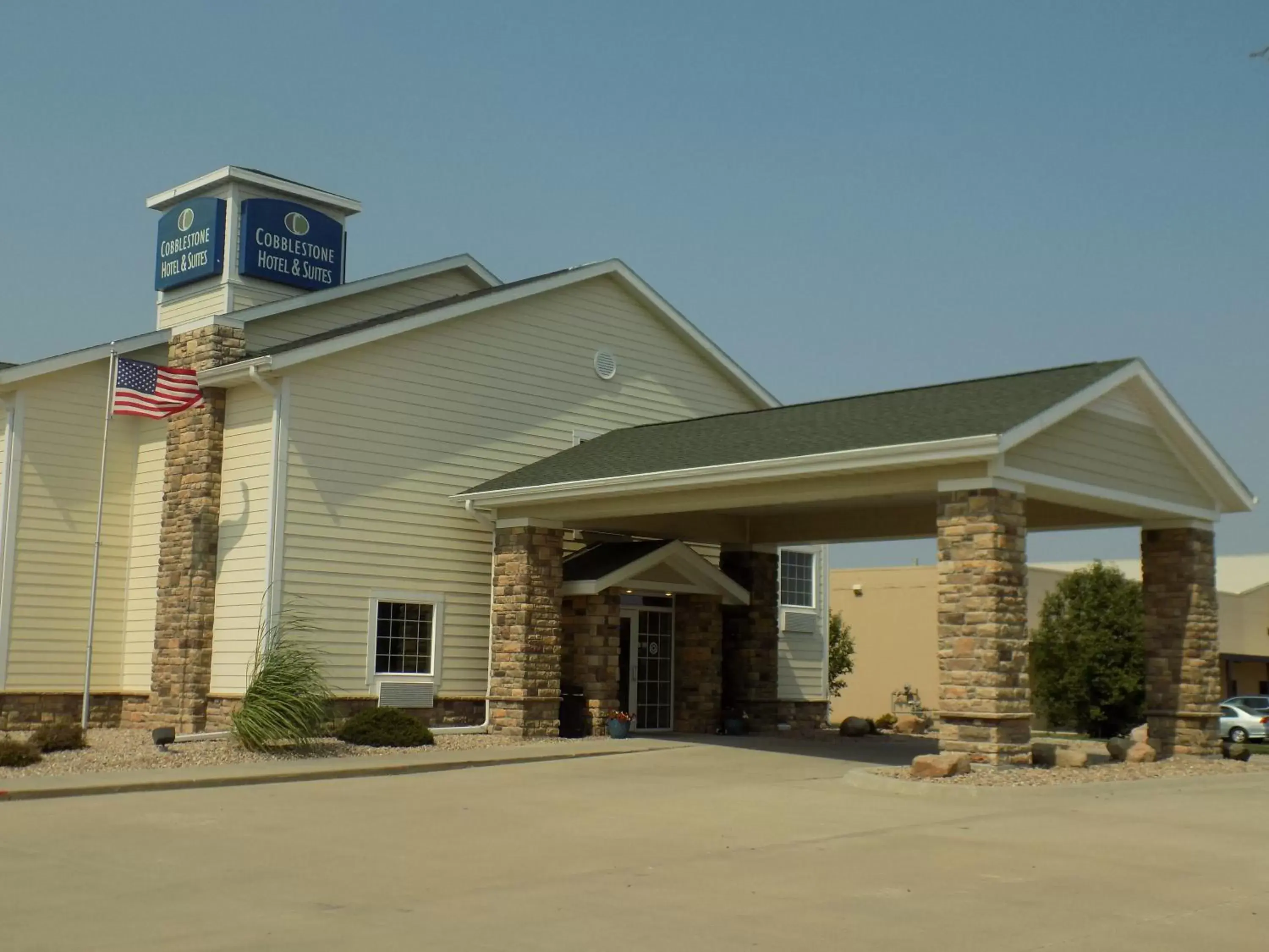 Property building in Cobblestone Hotel & Suites - Seward Property building in Cobblestone Hotel & Suites - Seward