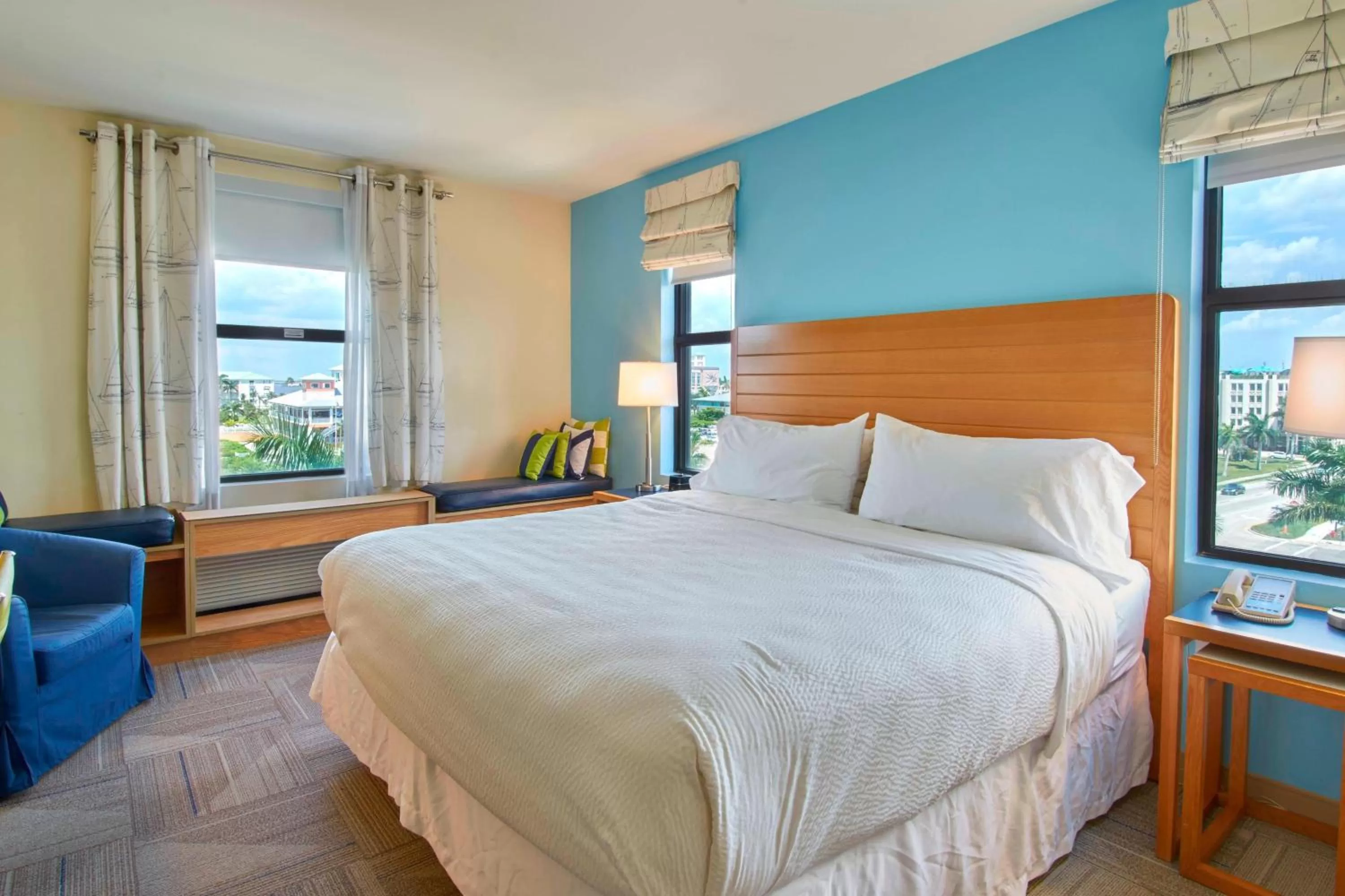 Photo of the whole room, Bed in Four Points by Sheraton Punta Gorda Harborside