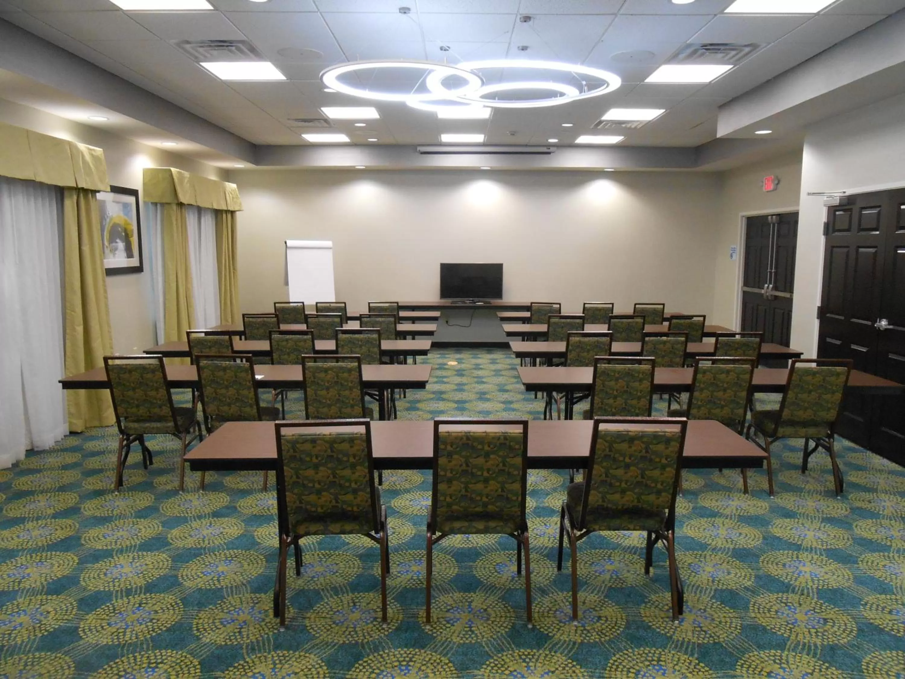 Meeting/conference room in Holiday Inn Express & Suites Houston Northwest-Brookhollow by IHG
