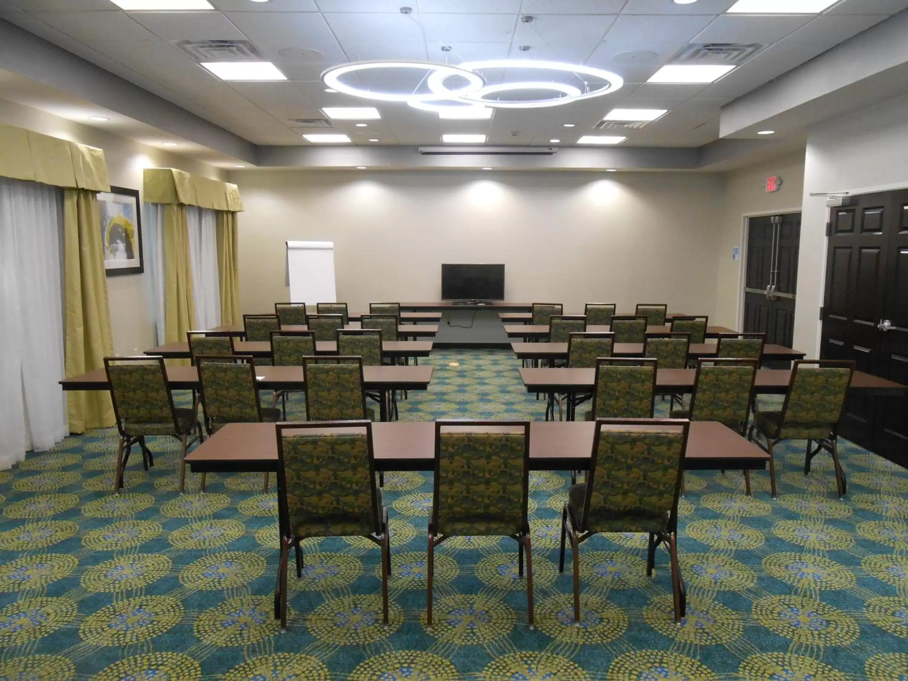 Meeting/conference room in Holiday Inn Express & Suites Houston Northwest-Brookhollow, an IHG Hotel