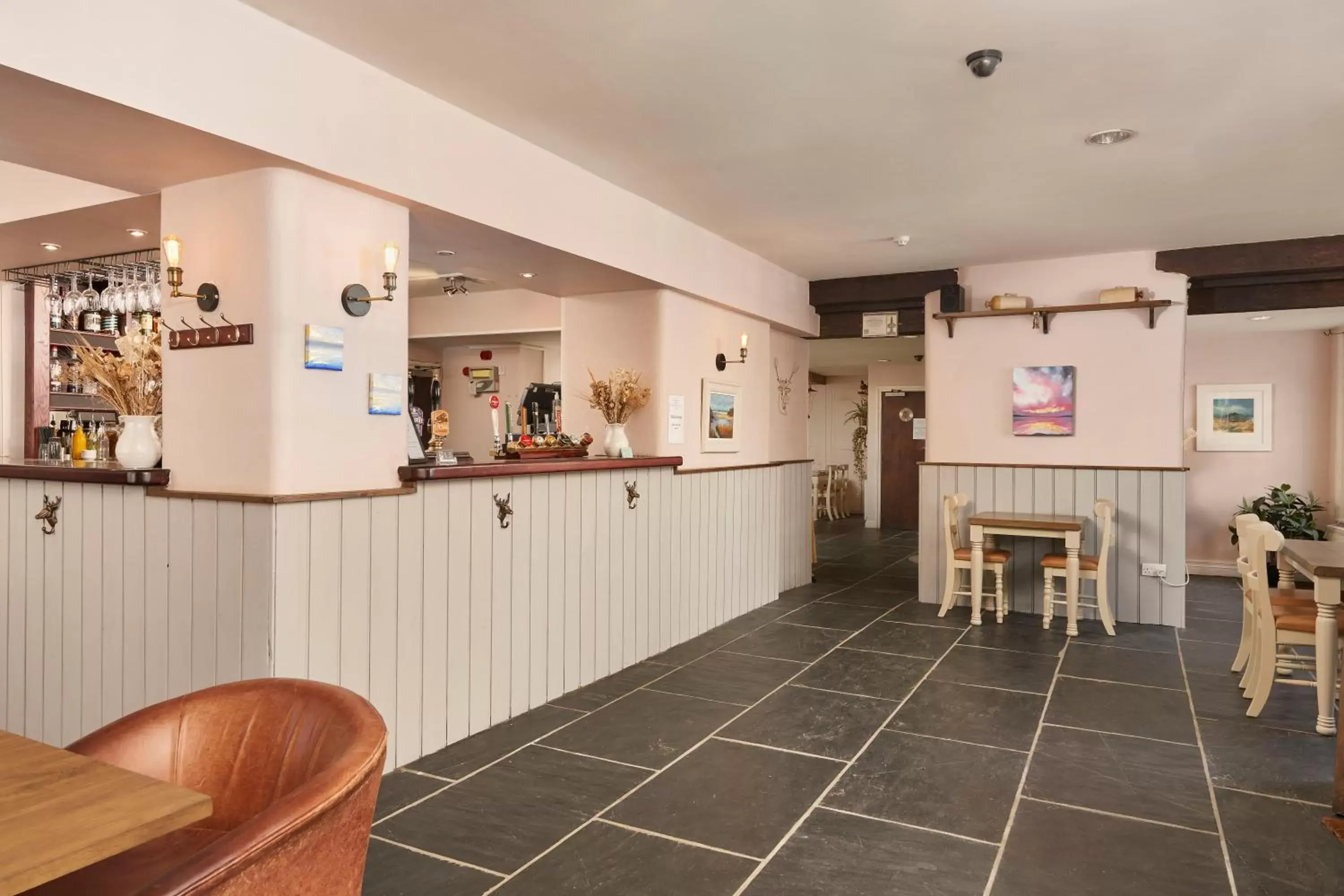 Lounge or bar, Lobby/Reception in The White Hart Hotel