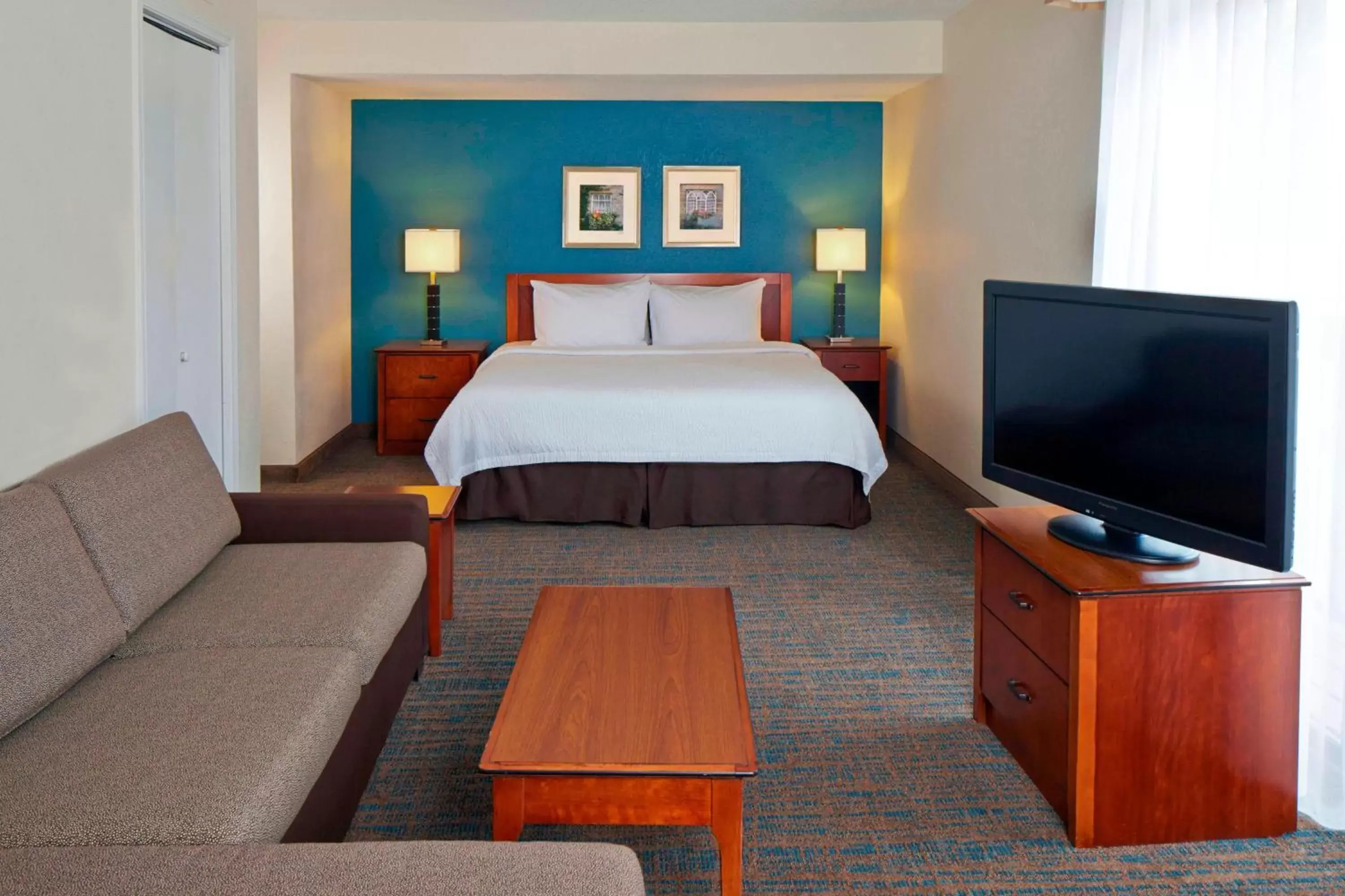 Photo of the whole room, Bed in Residence Inn Minneapolis Eden Prairie