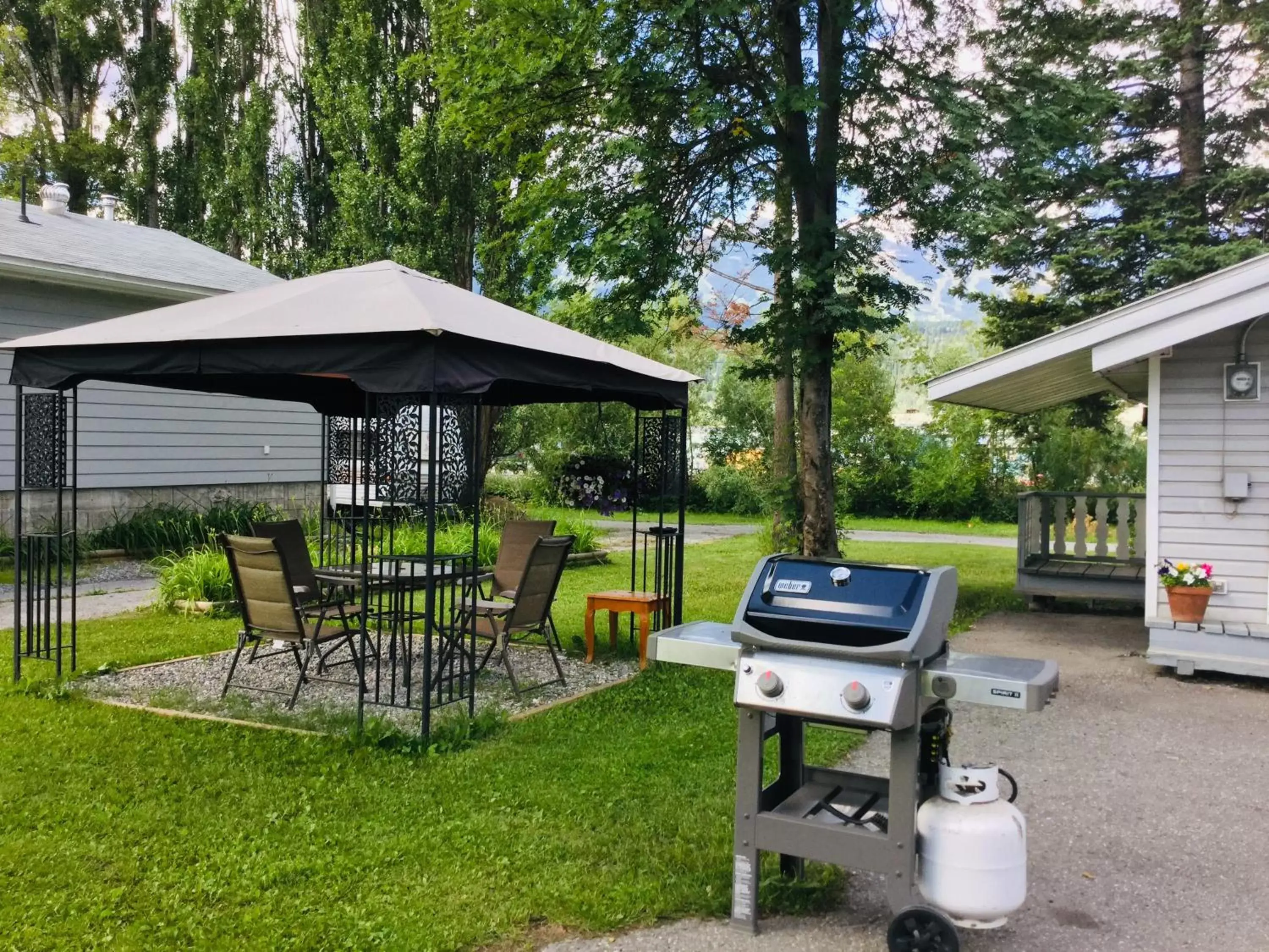 BBQ Facilities in Brookside Motel