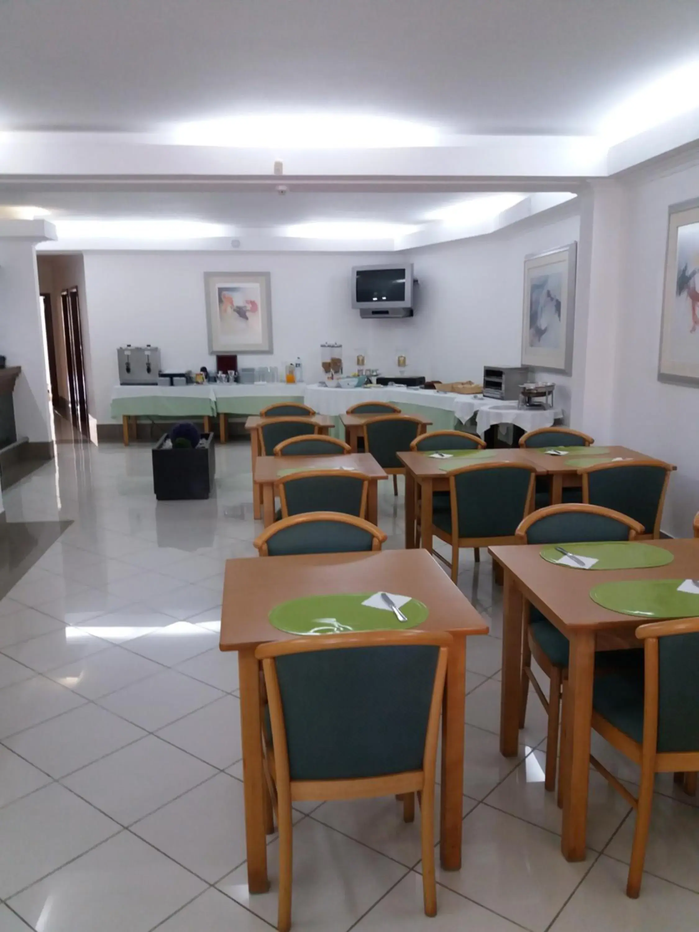 Food and drinks, Restaurant/Places to Eat in Hotel Ulveira