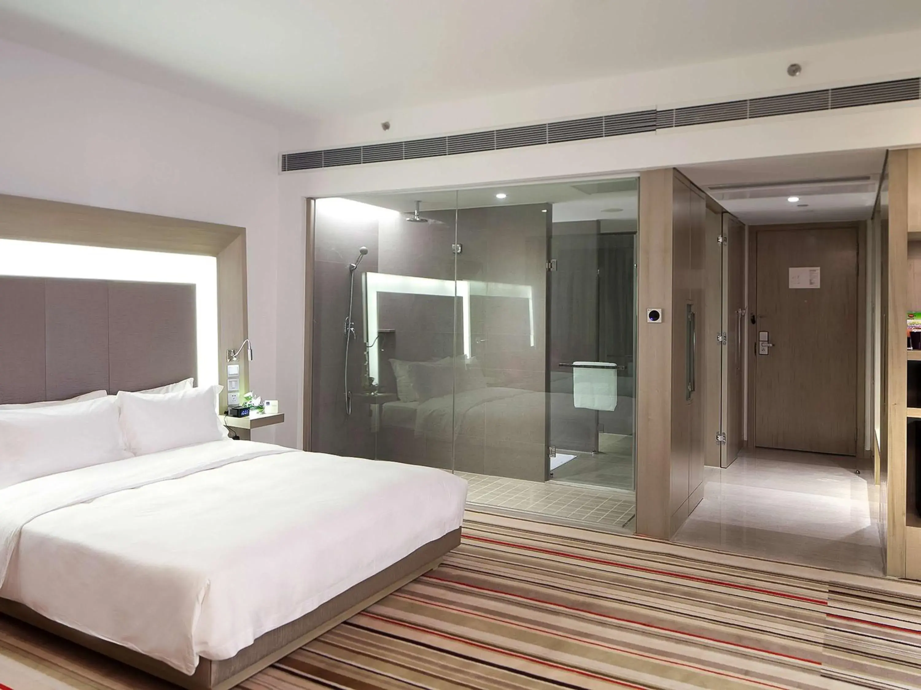 Photo of the whole room, Bed in Novotel Nanjing East Suning Galaxy