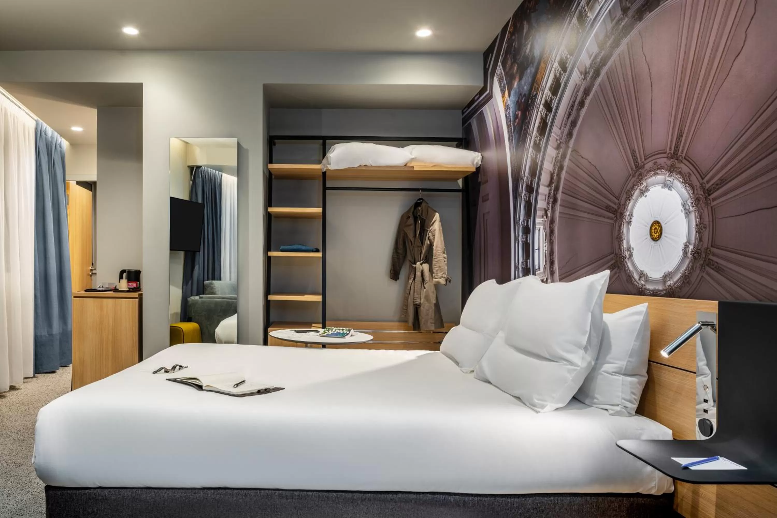 Bed in Novotel Paris 20 Belleville