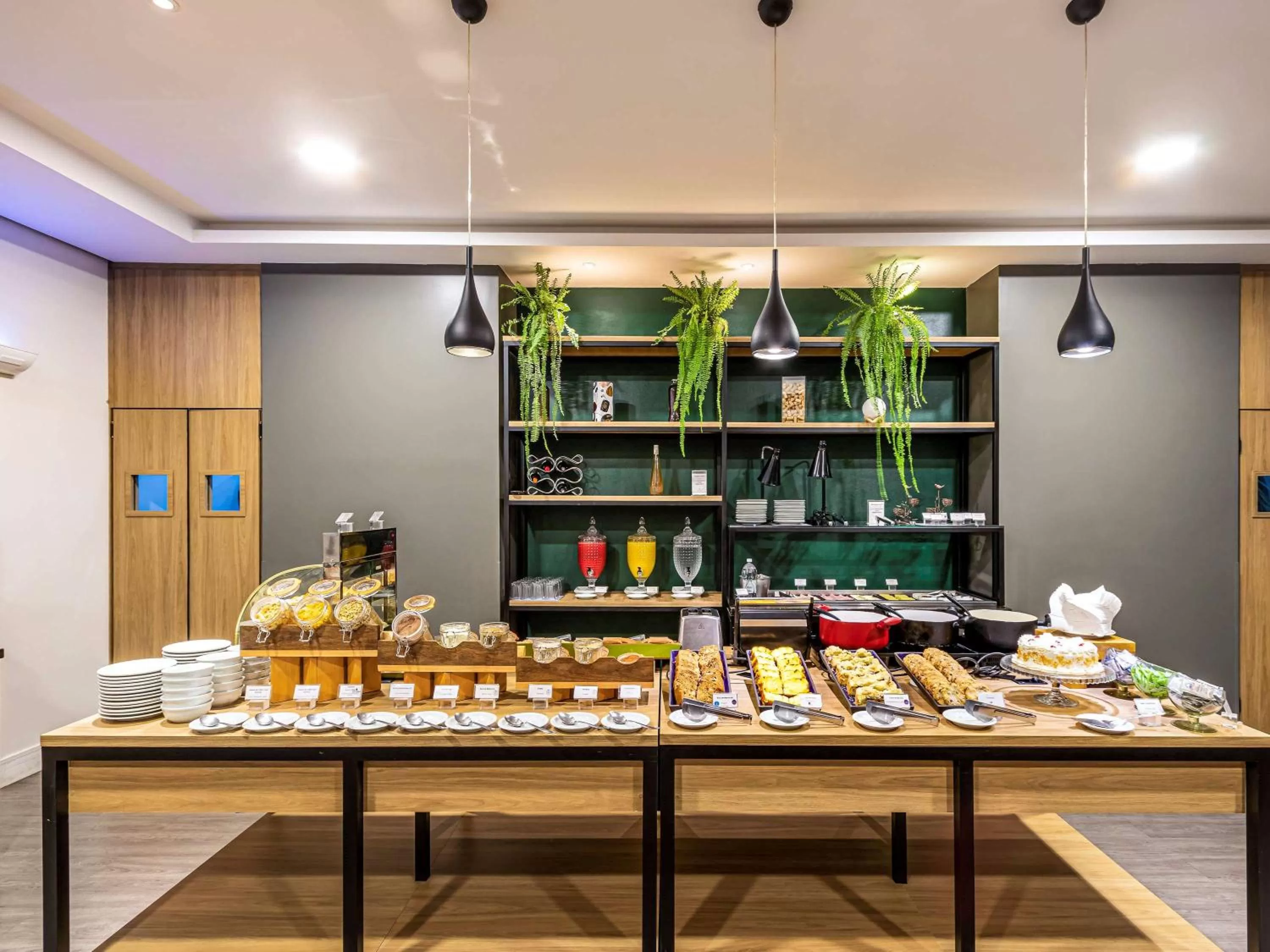 Restaurant/places to eat in Mercure Florianópolis