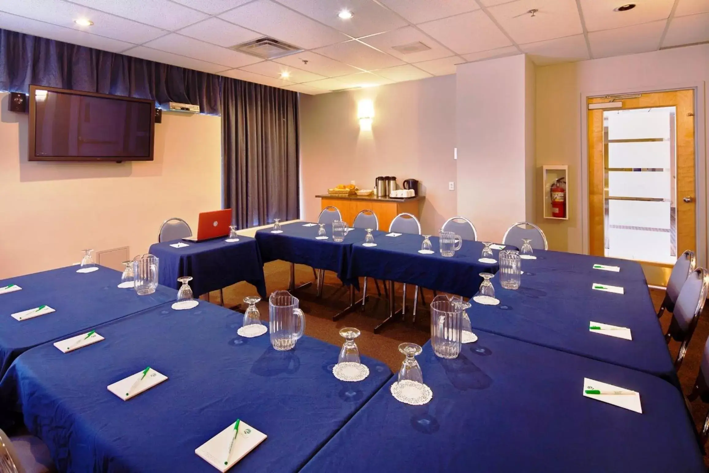 Business facilities in Hotel les Suites Labelle