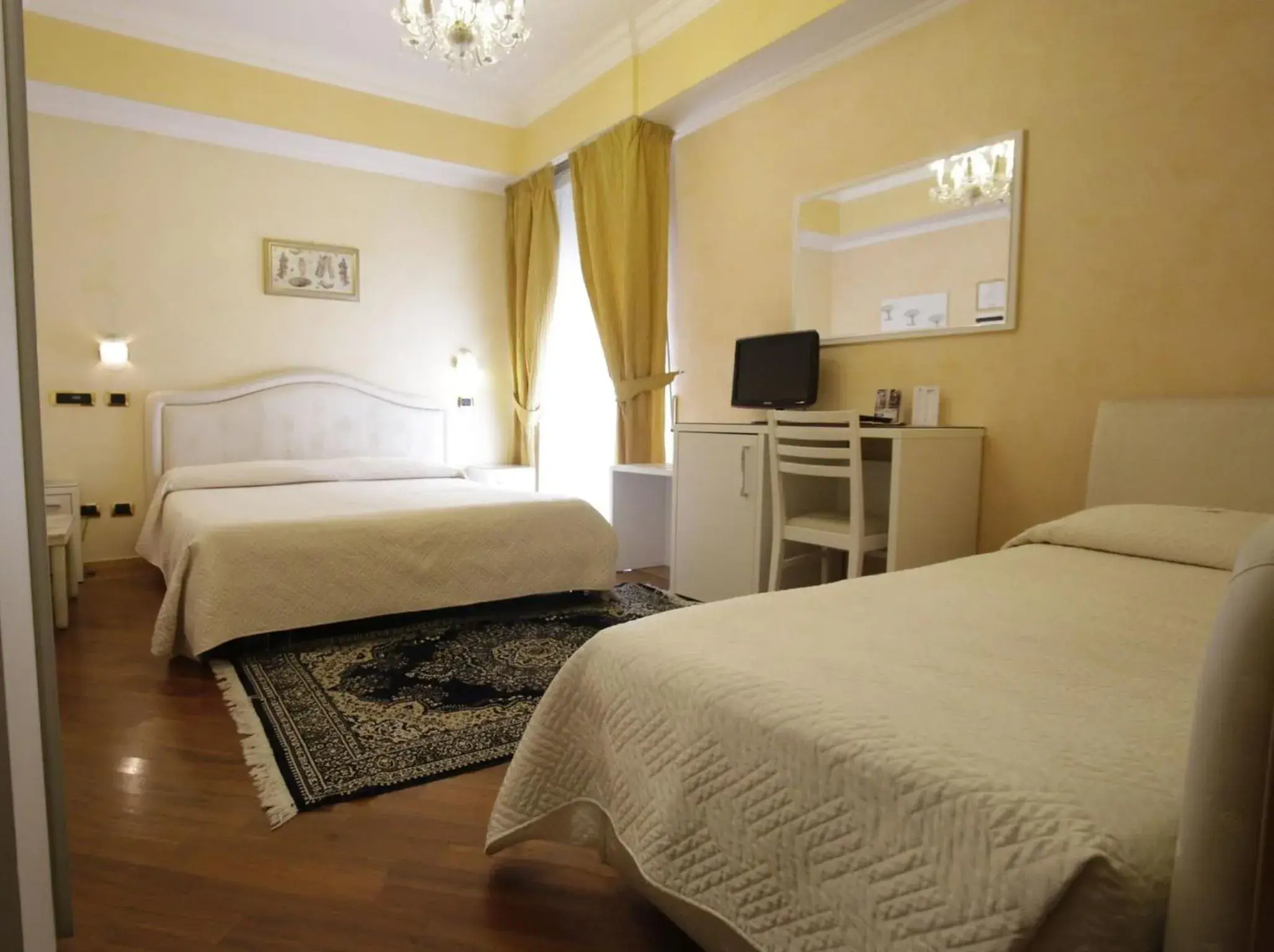 Photo of the whole room, Bed in Hotel Vienna Ostenda e Ristorante il Danubio