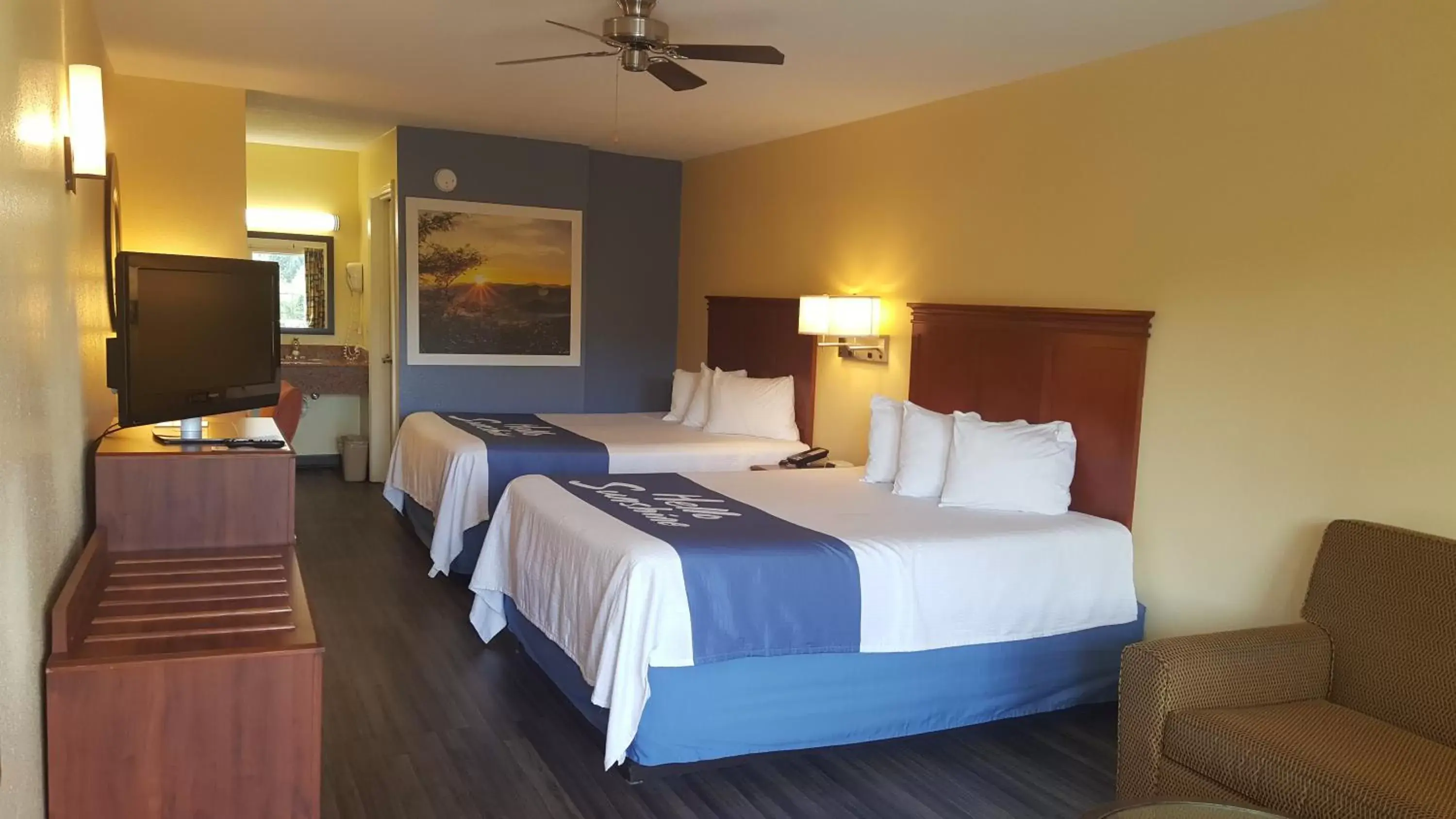 Bed in Days Inn by Wyndham Trenton